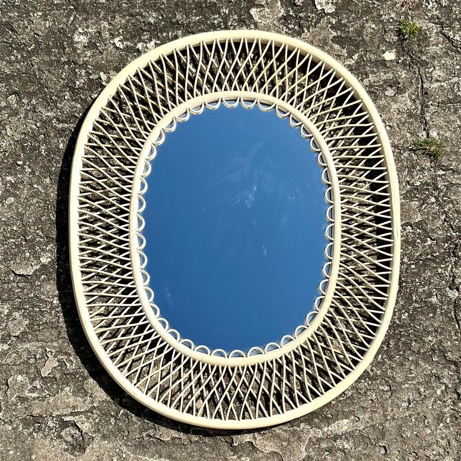 20ième siècle Miroir vintage en rotin tressé en vente