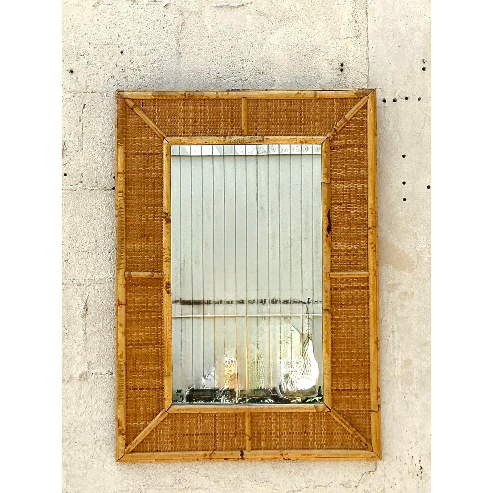20ième siècle Miroir vintage en rotin tressé en vente