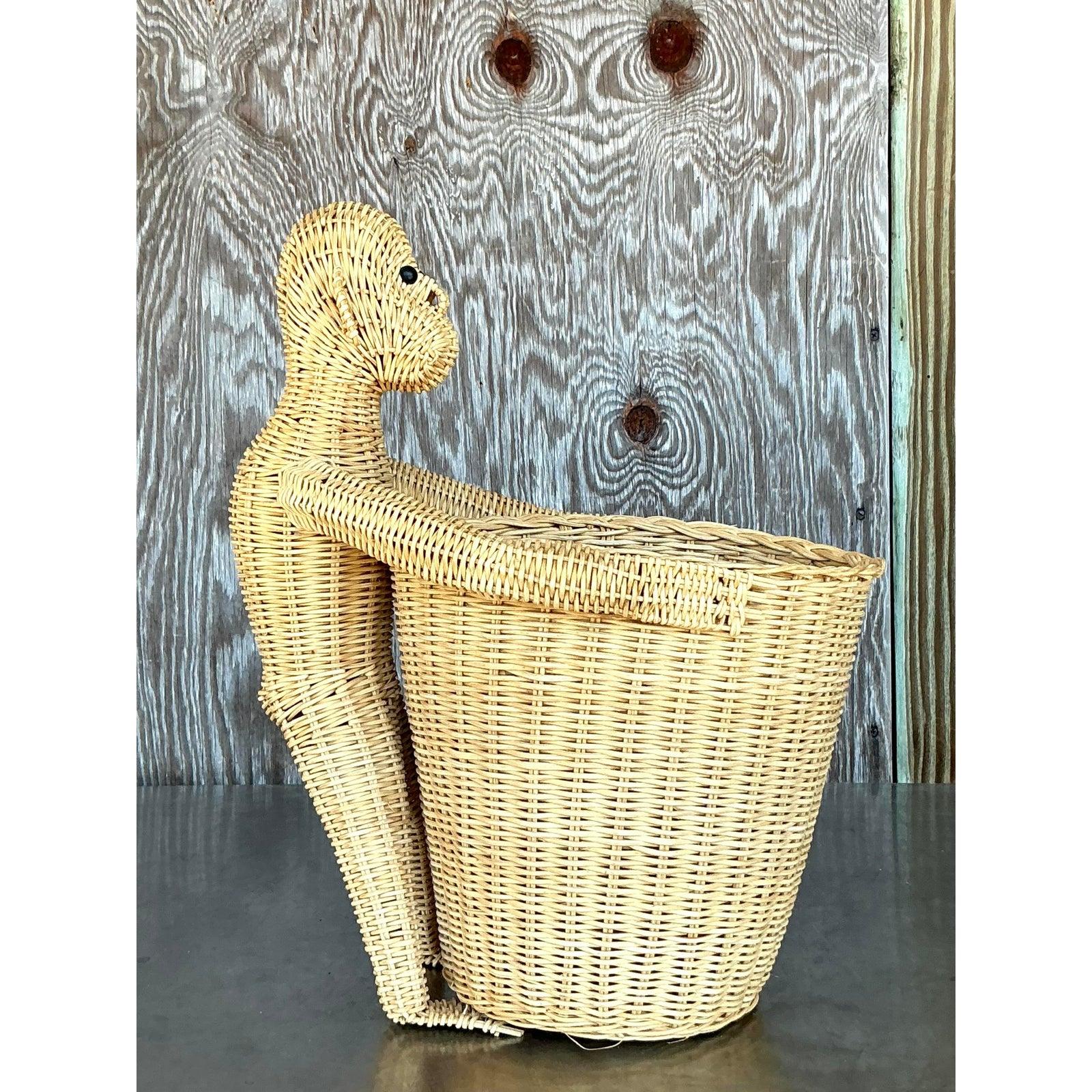 Mid-Century Modern Corbeille à papier singe vintage en rotin tressé pour la côte en vente