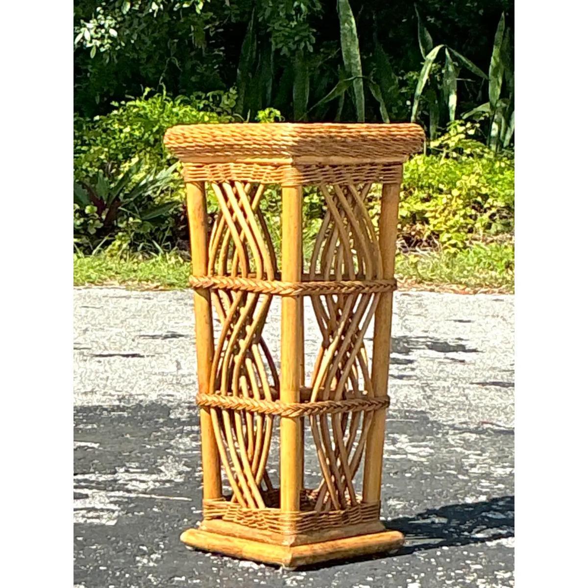 Philippin The Pedestal vintage en rotin tressé pour la côte en vente