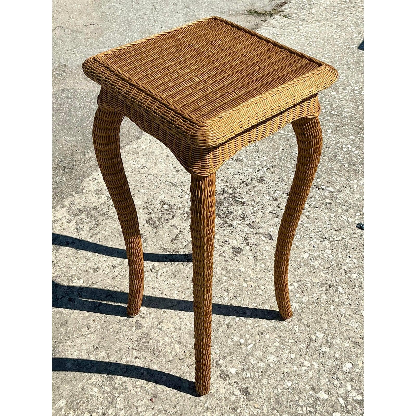 The Pedestal vintage en rotin tressé pour la côte Bon état - En vente à west palm beach, FL