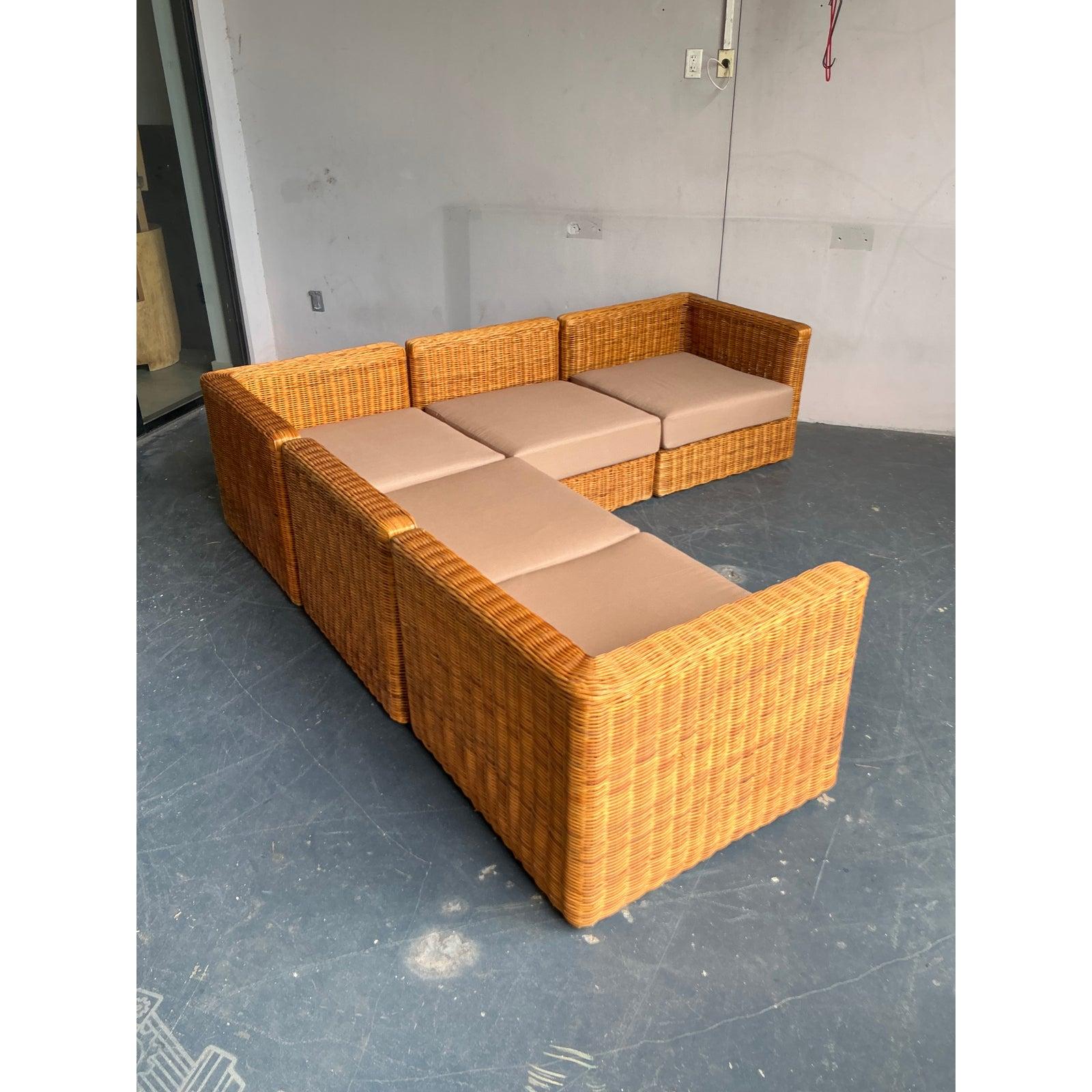 20ième siècle Canapé sectionnel en rotin tissé vintage côtier en vente