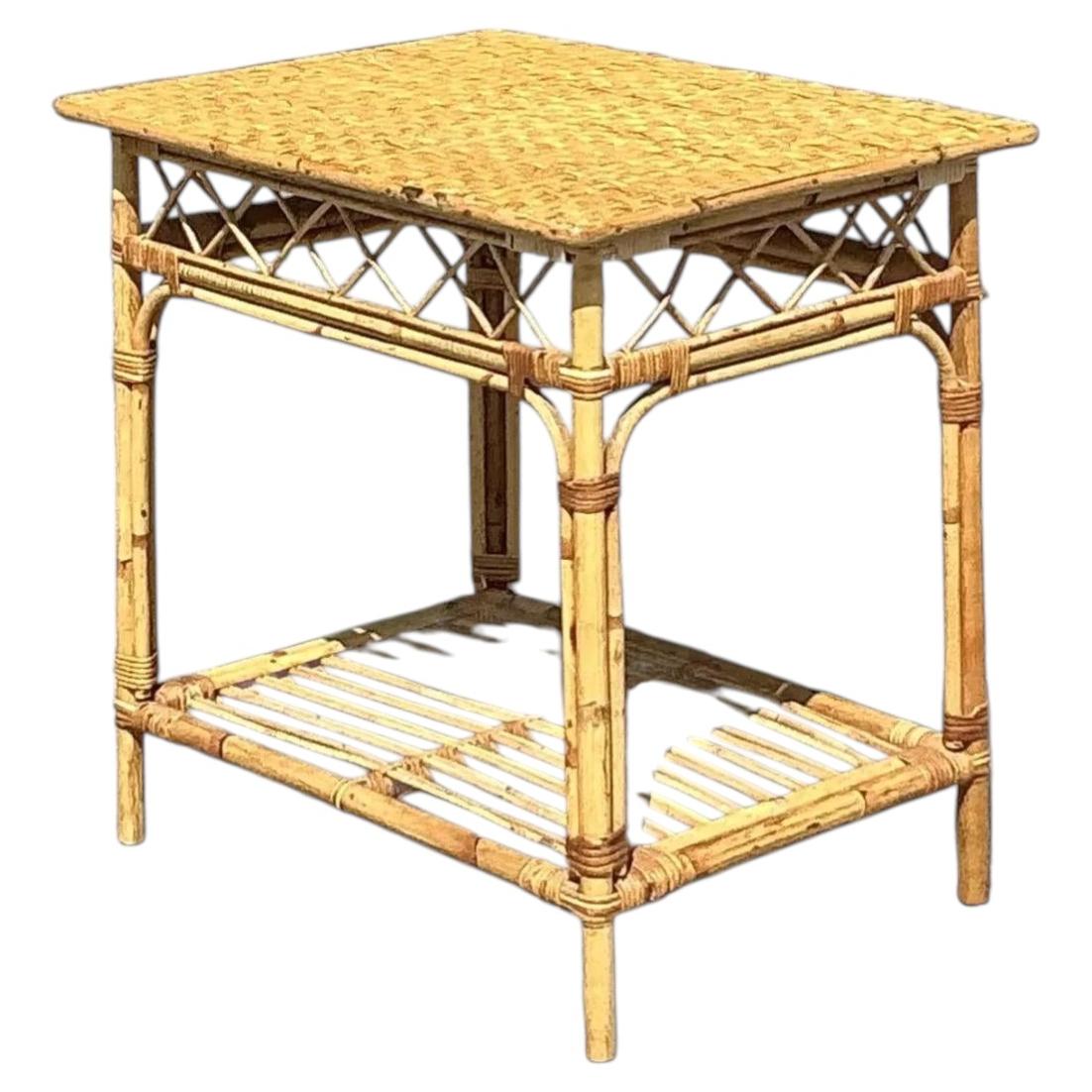 Table d'appoint vintage en rotin tressé en vente