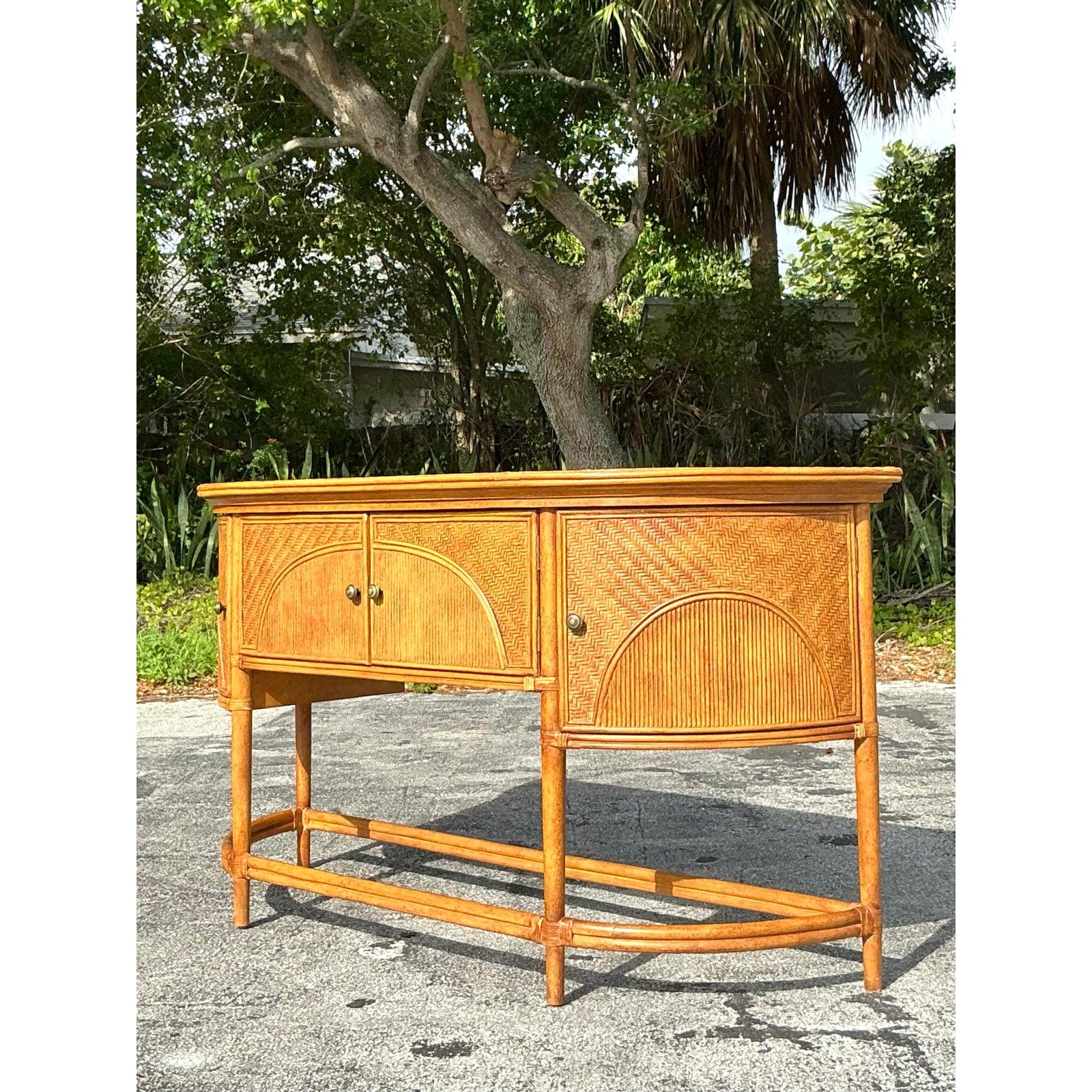 Coastal Sideboard aus gewebtem Rattan mit Untergestell (Philippinisch)