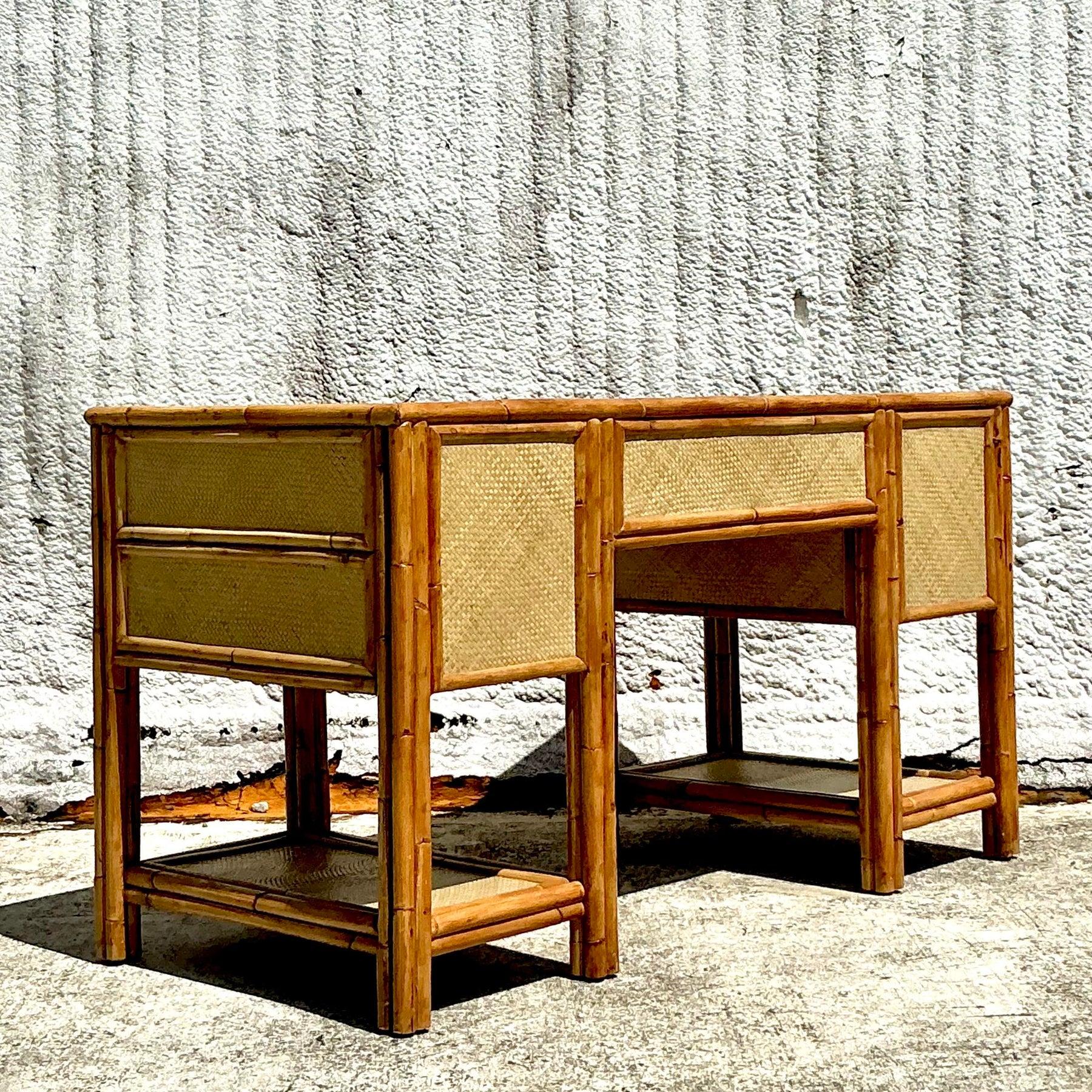 Américain Bureau vintage en rotin tressé en vente