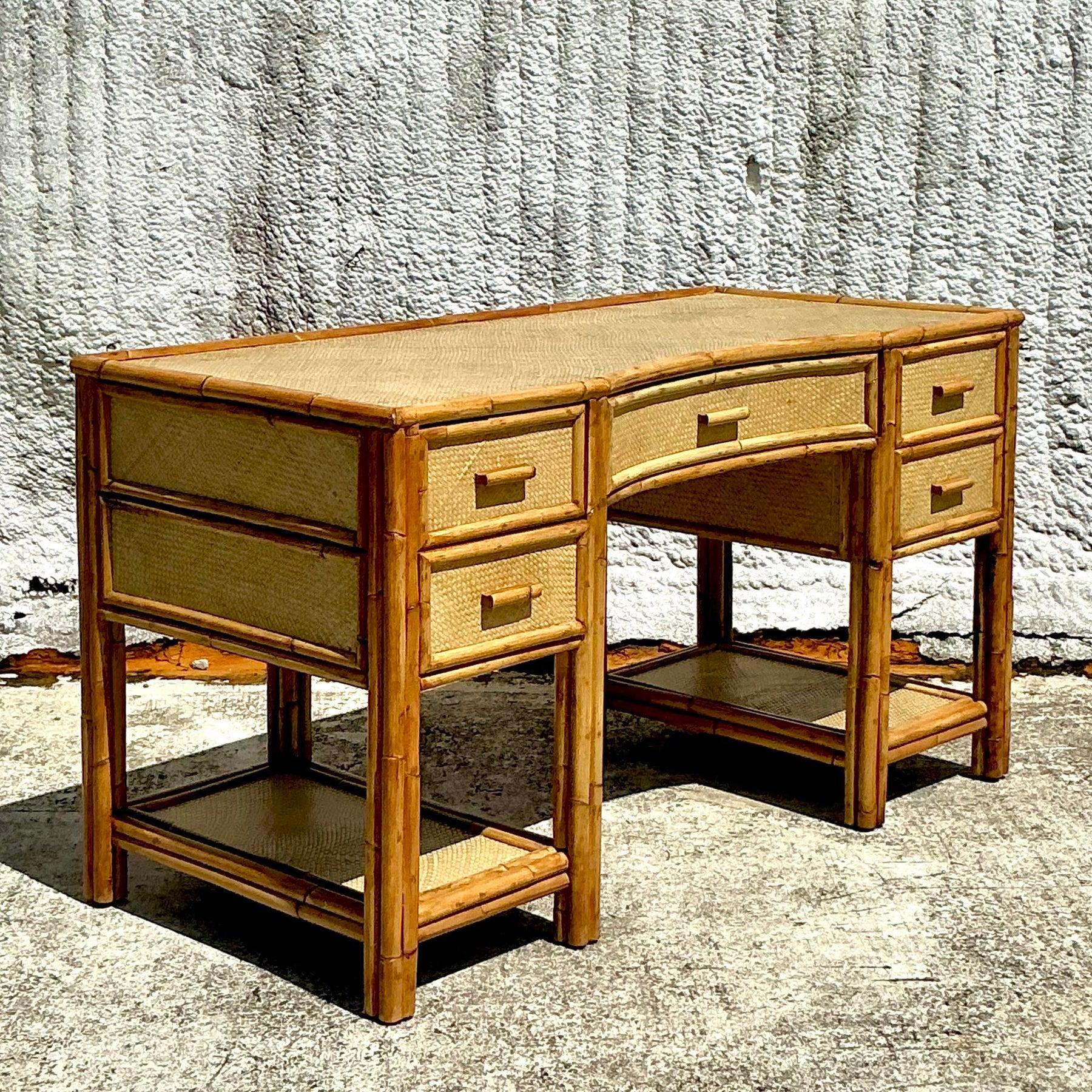 20ième siècle Bureau vintage en rotin tressé en vente