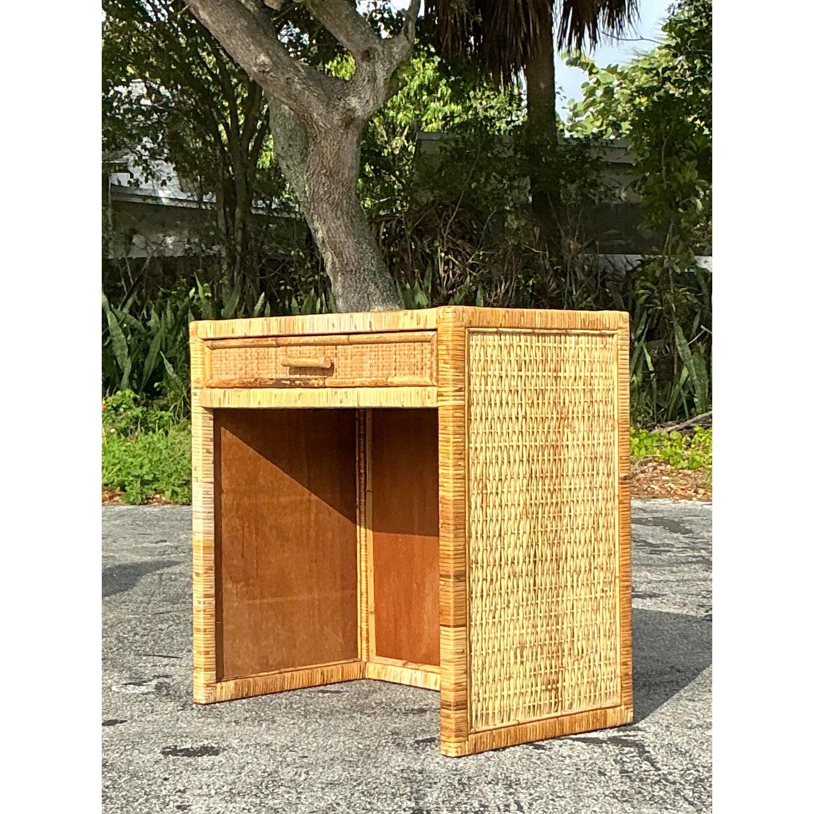 Rattan Scrivania vintage in rattan intrecciato in vendita