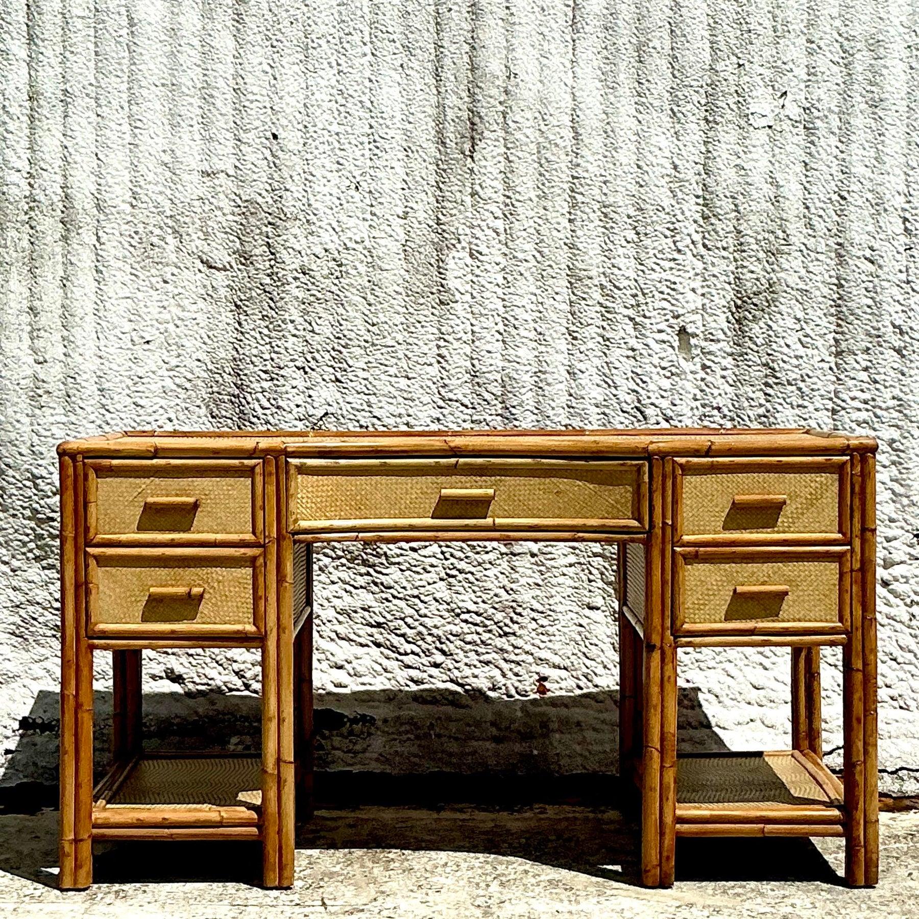 Rotin Bureau vintage en rotin tressé en vente