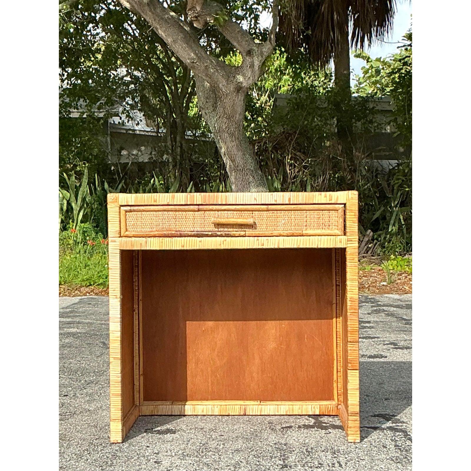 Scrivania vintage in rattan intrecciato in vendita 3