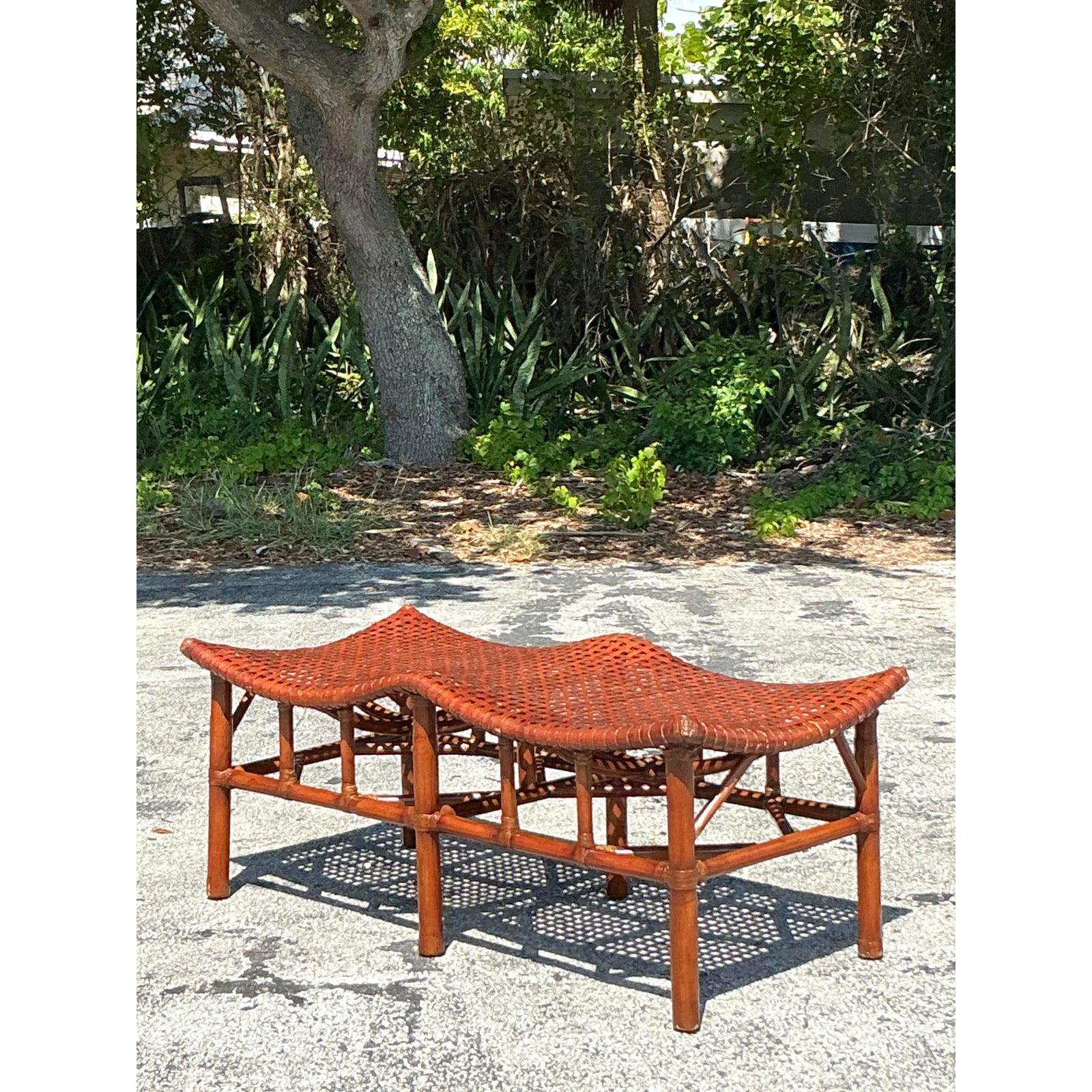 Banc vintage en cuir brut et rotin tissé de côte d'après McGuire en vente 5