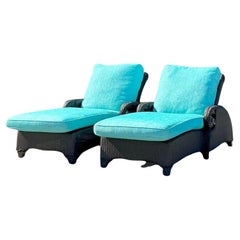 Vintage Coastal Woven Resin Rattan Chaise Lounges - ein Paar