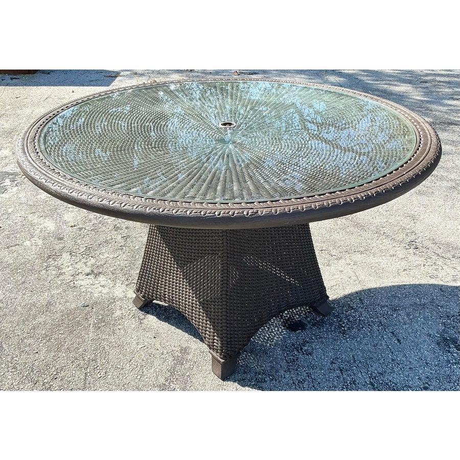 20ième siècle Table de salle à manger vintage en résine tressée de style côtier en vente