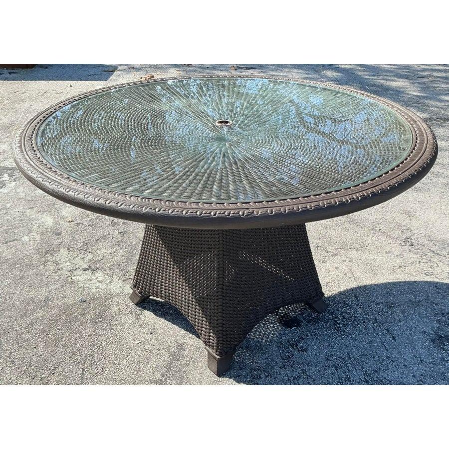 Verre Table de salle à manger vintage en résine tressée de style côtier en vente