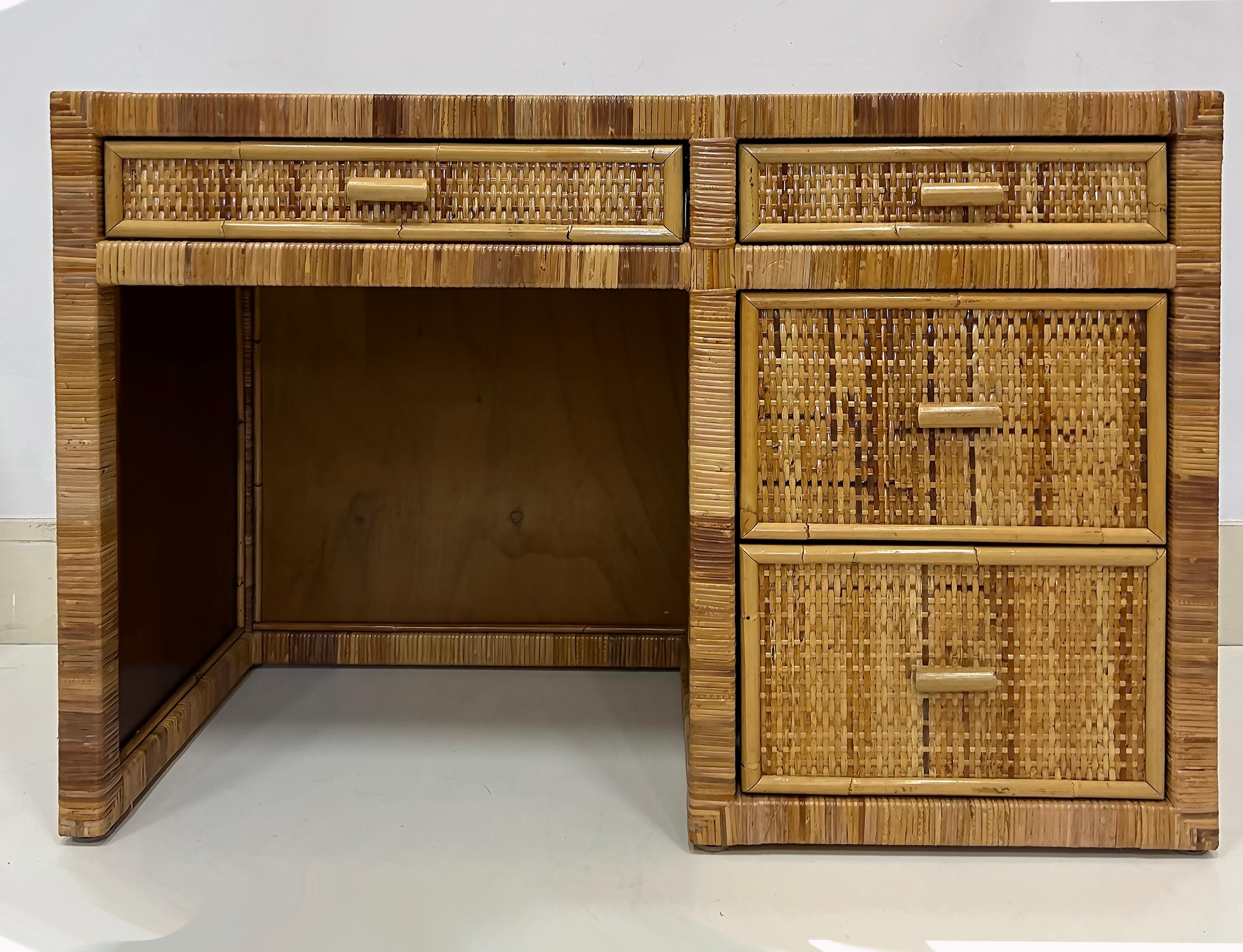 Vintage Coastal Woven Split Rattan Kneehole Desk with Four Drawers  In Good Condition For Sale In Miami, FL