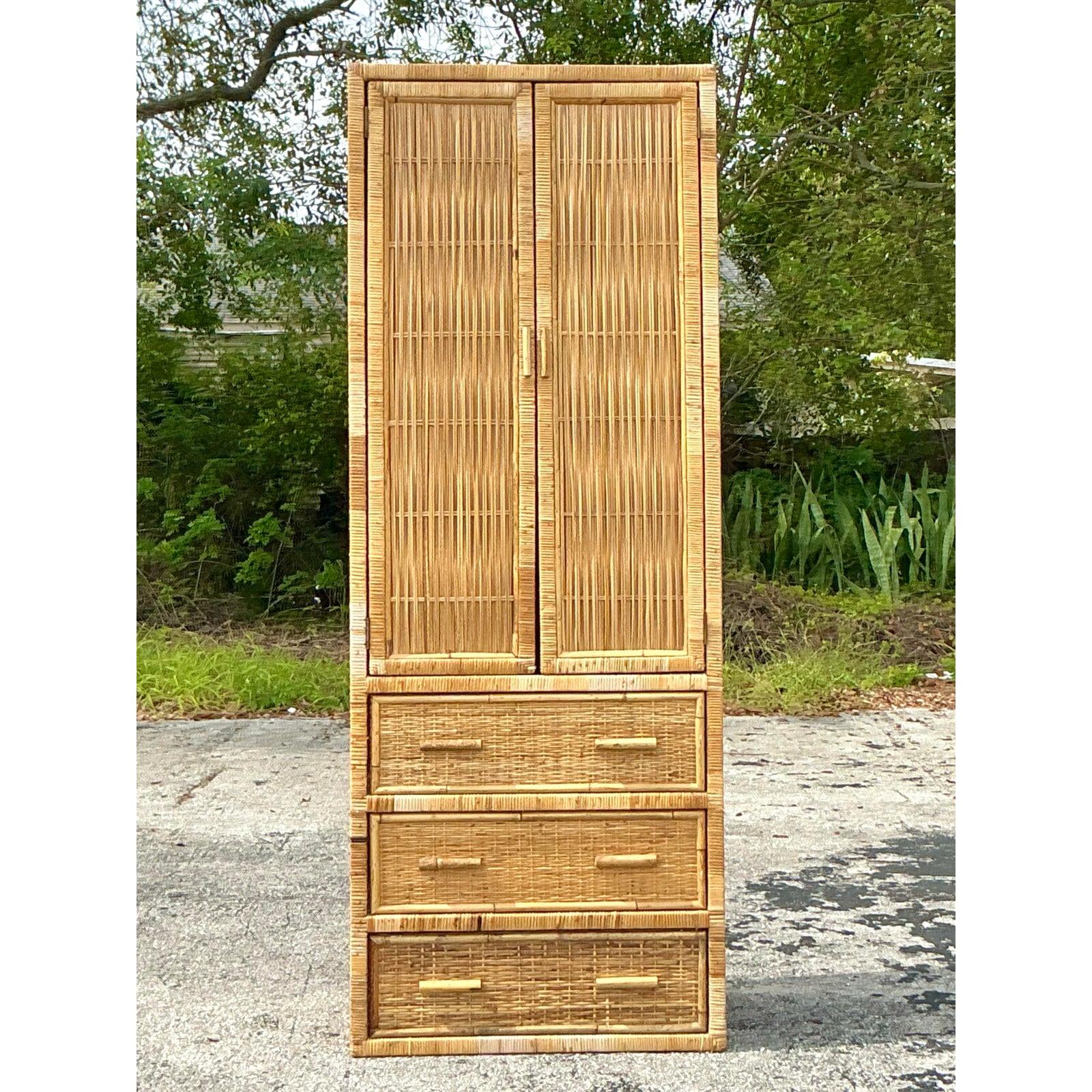 20ième siècle Armoire Vintage en Rotin Enveloppée Côtière en vente