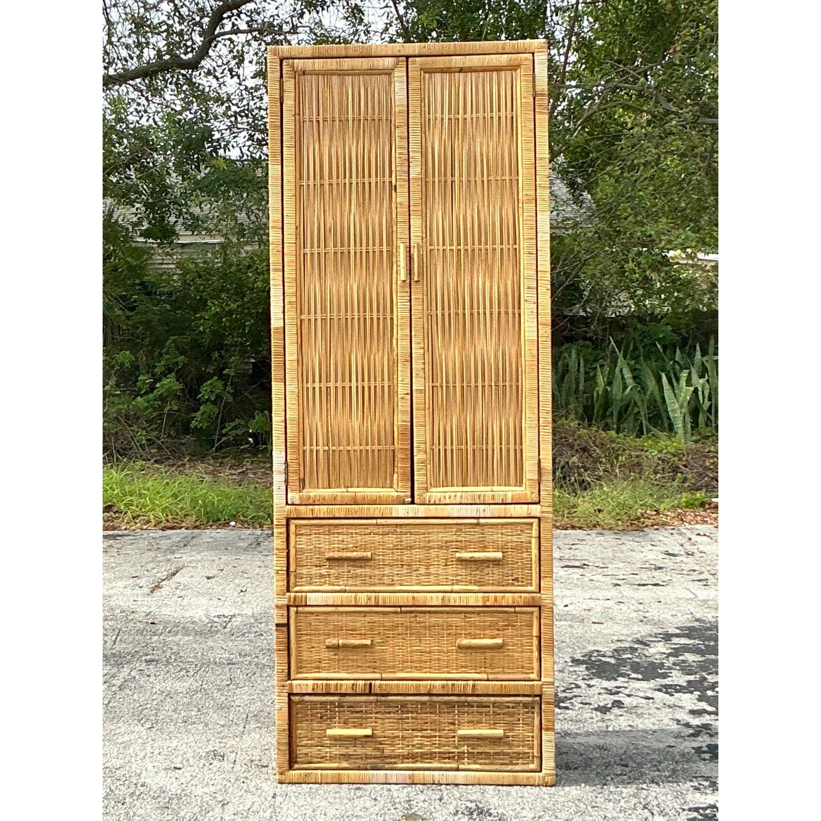 Armoire Vintage en Rotin Enveloppée Côtière en vente 1