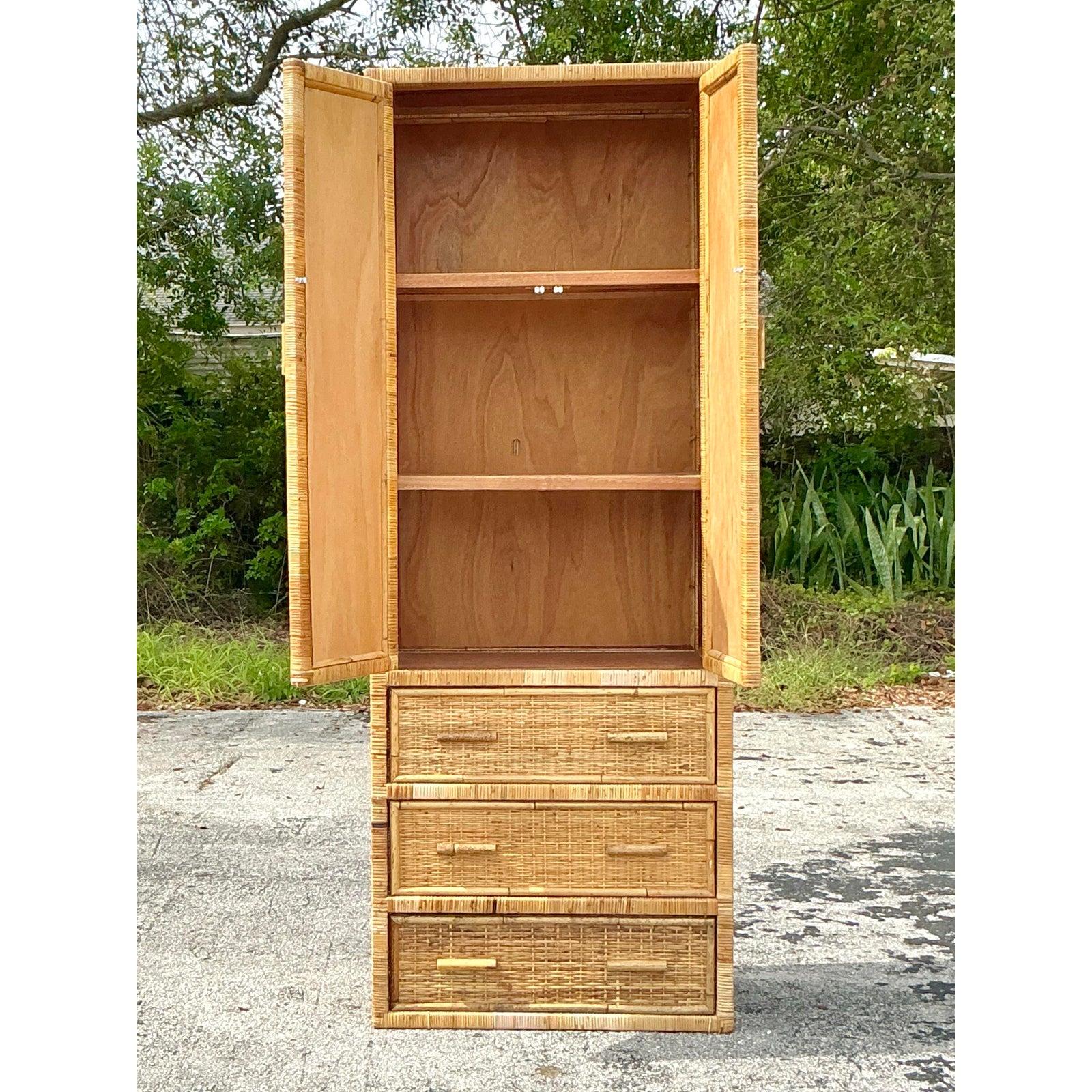 Armoire Vintage en Rotin Enveloppée Côtière en vente 4