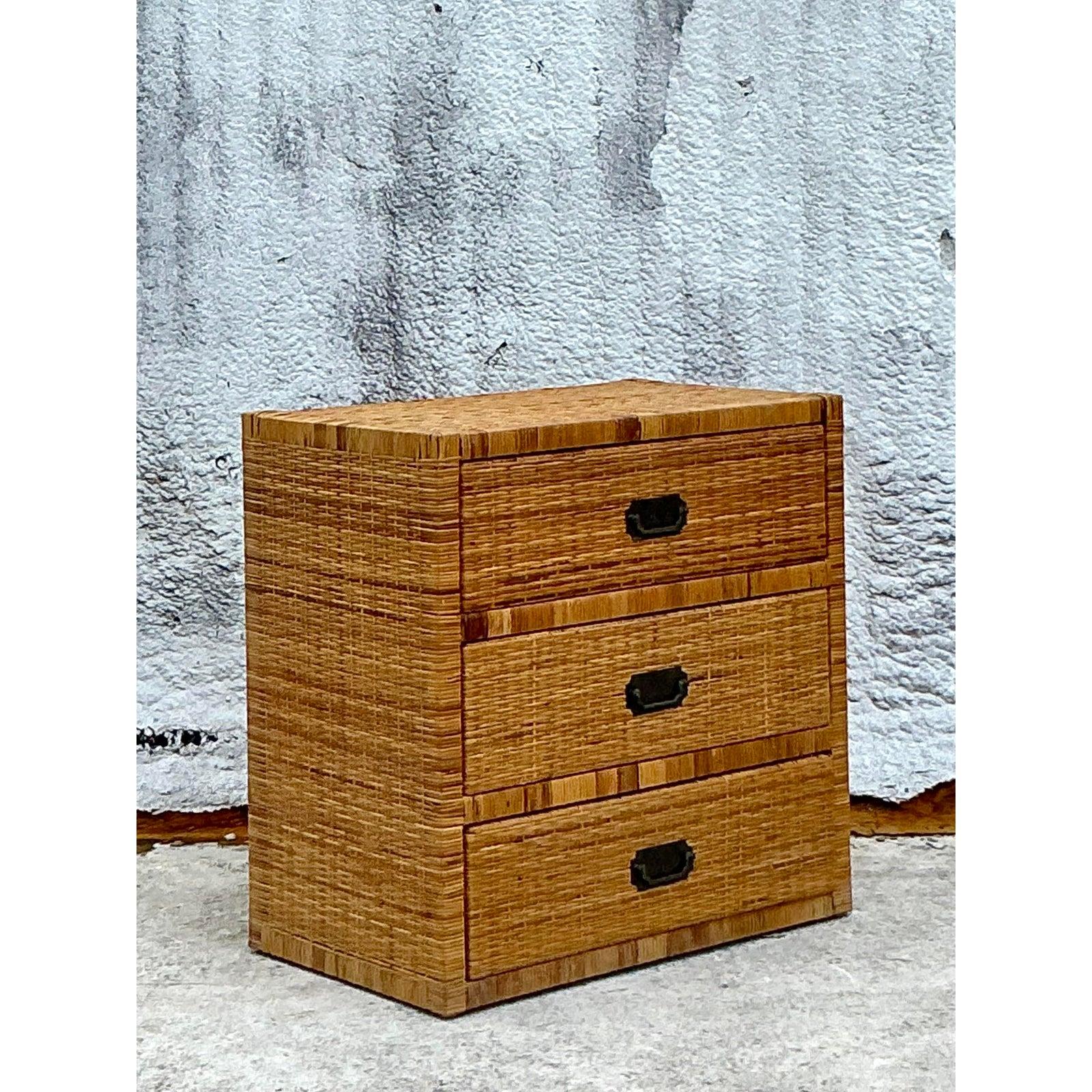 Mid-Century Modern Commode vintage en rotin enveloppé de la côte