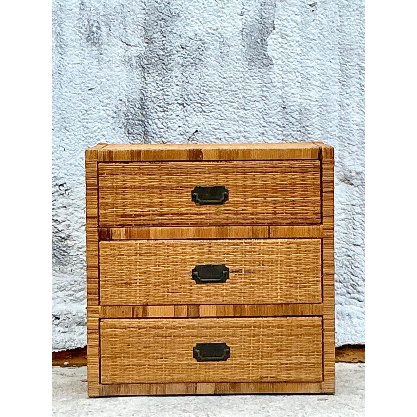 20ième siècle Commode vintage en rotin enveloppé de la côte