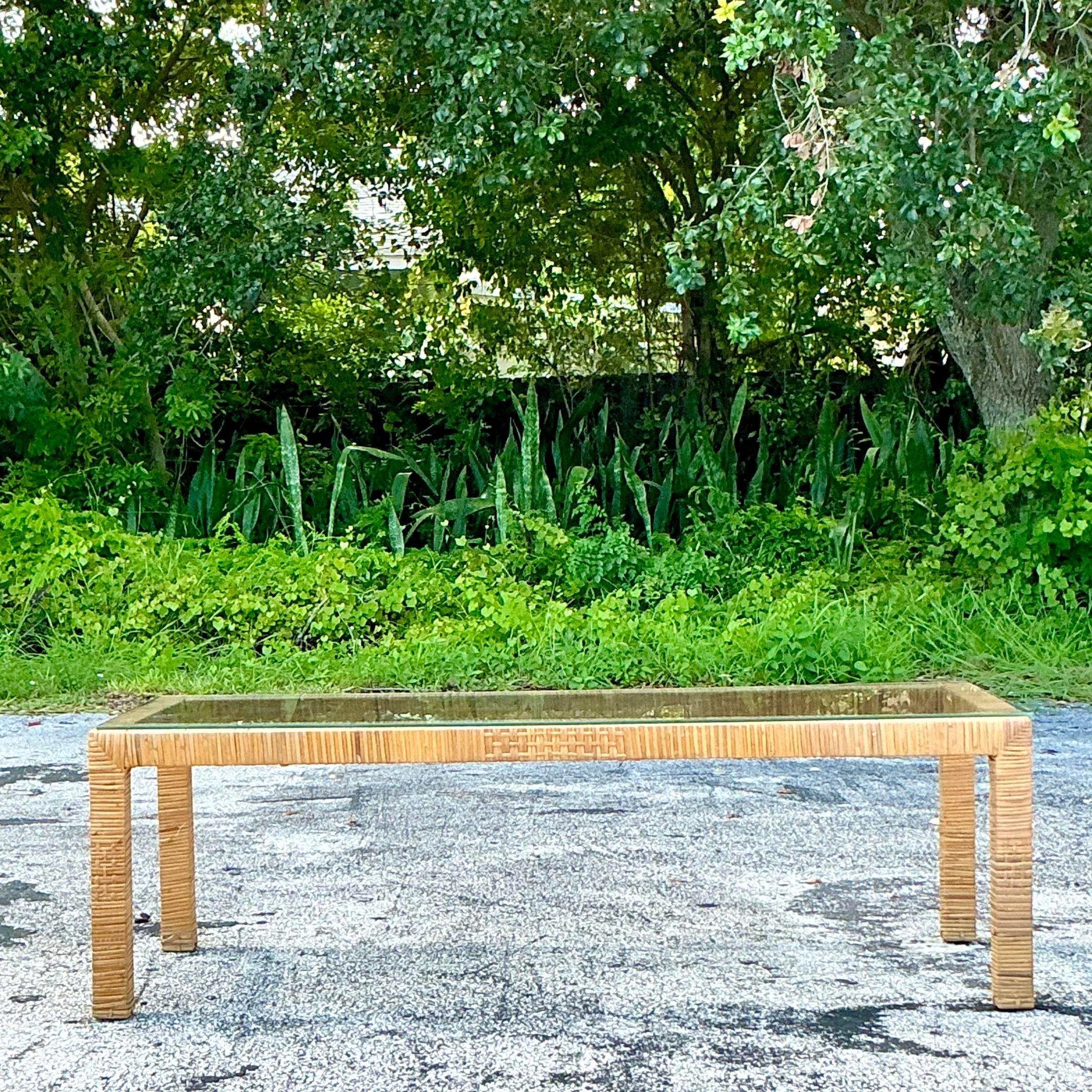 20ième siècle Table basse vintage en rotin enveloppé de côte en vente