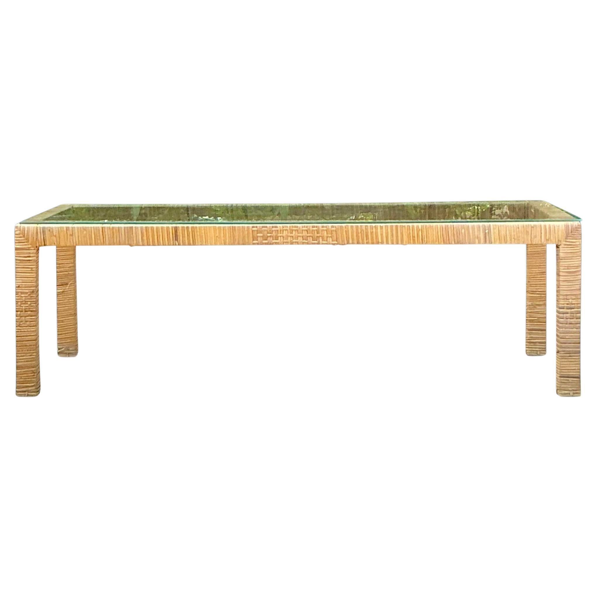 Mesa de centro vintage de ratán con envoltura costera