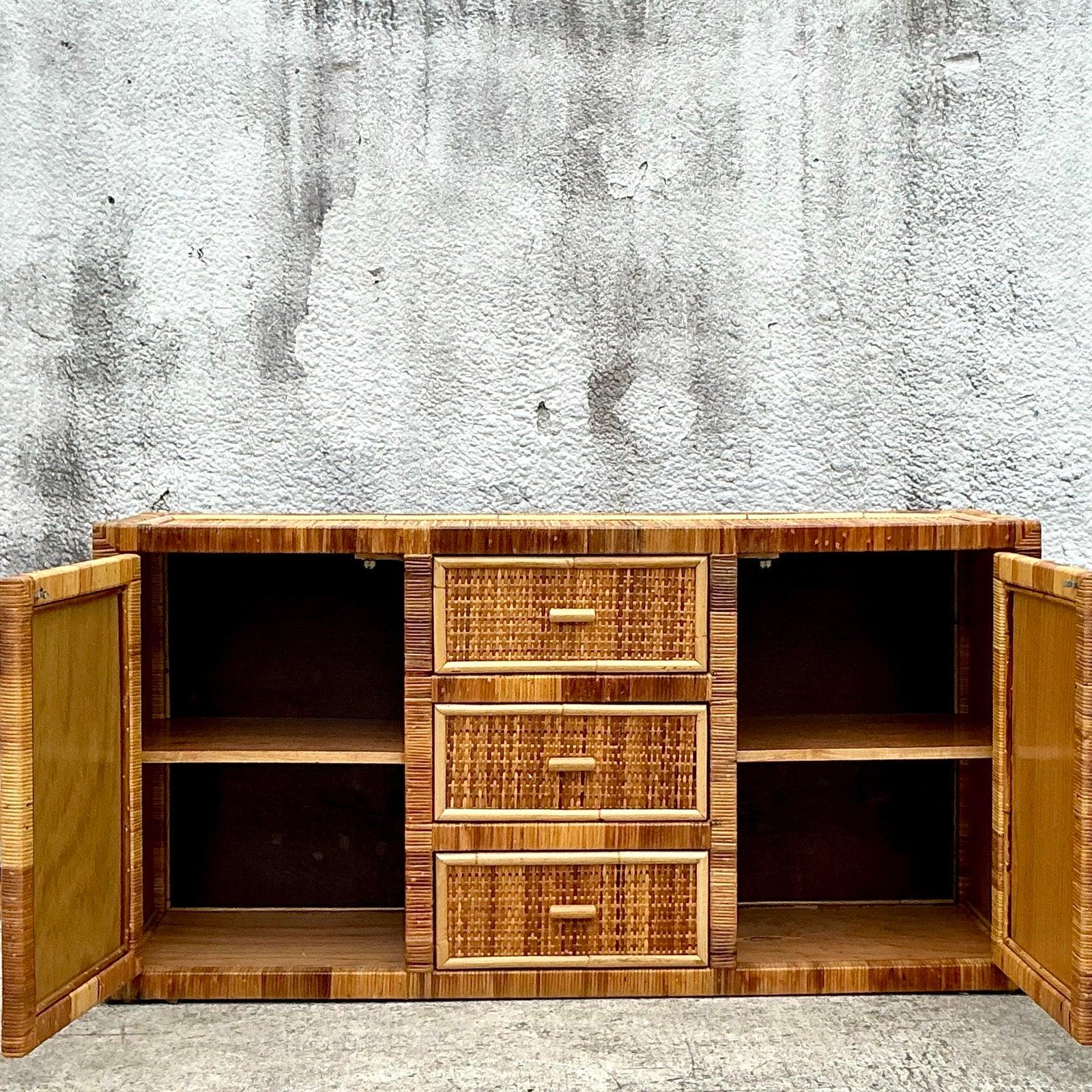 Credenza Vintage Coastal de ratán envuelto Filipino en venta