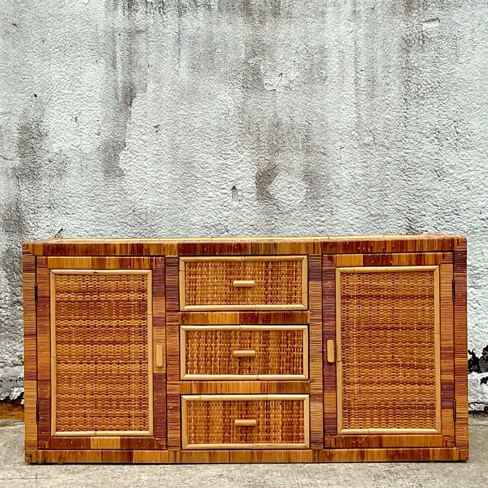 Credenza Vintage Coastal de ratán envuelto Ratán en venta