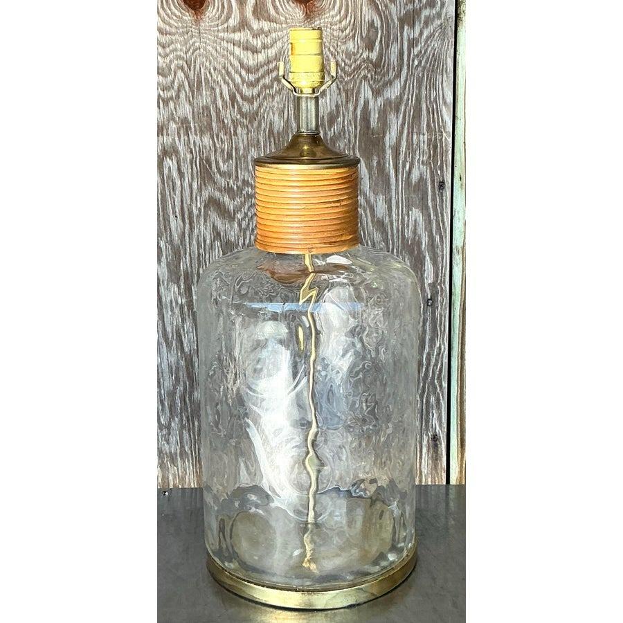 Lampe d'époque en verre de rotin enveloppé de côte en vente 4