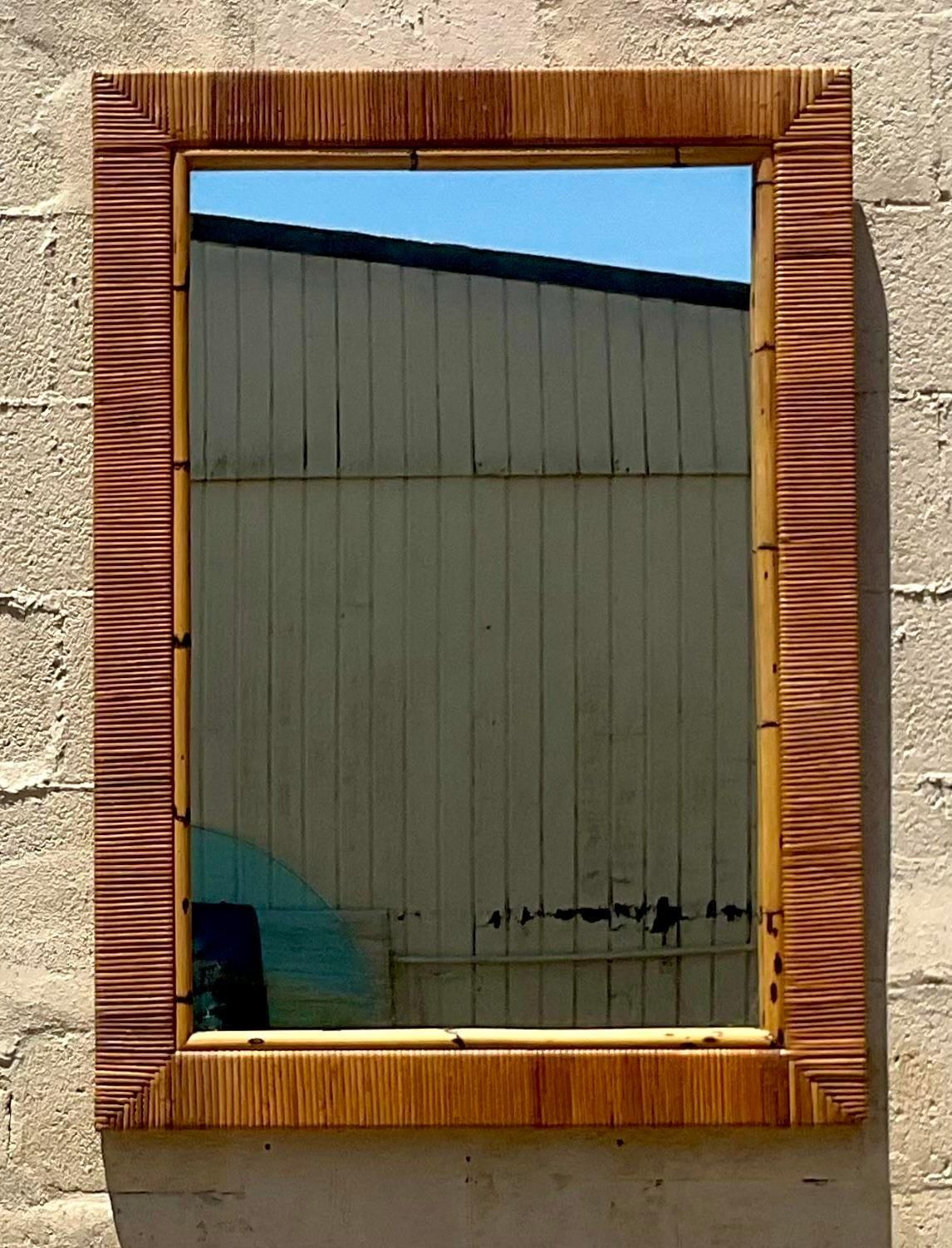XX secolo Specchio vintage in rattan intrecciato in vendita