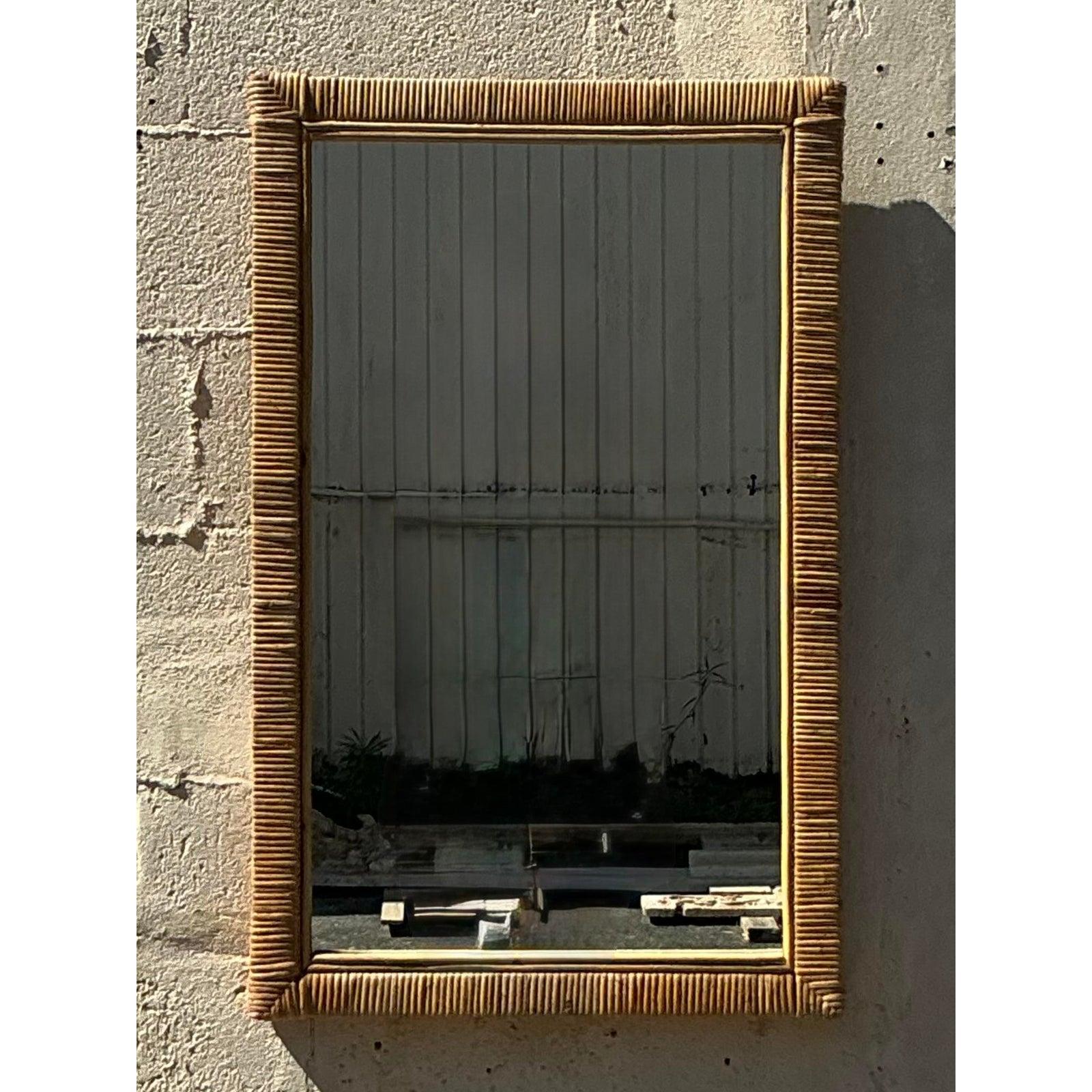 Rattan Specchio vintage in rattan intrecciato in vendita