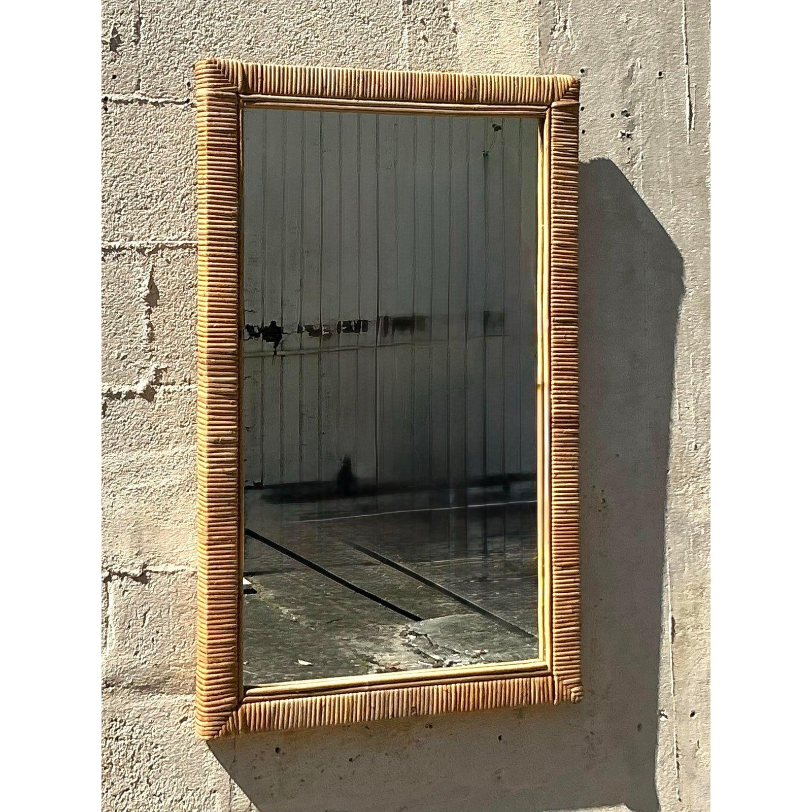 Specchio vintage in rattan intrecciato in vendita 1