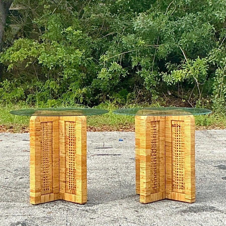 Pareja de mesas auxiliares vintage de ratán de la costa en Bueno estado para la venta en west palm beach, FL