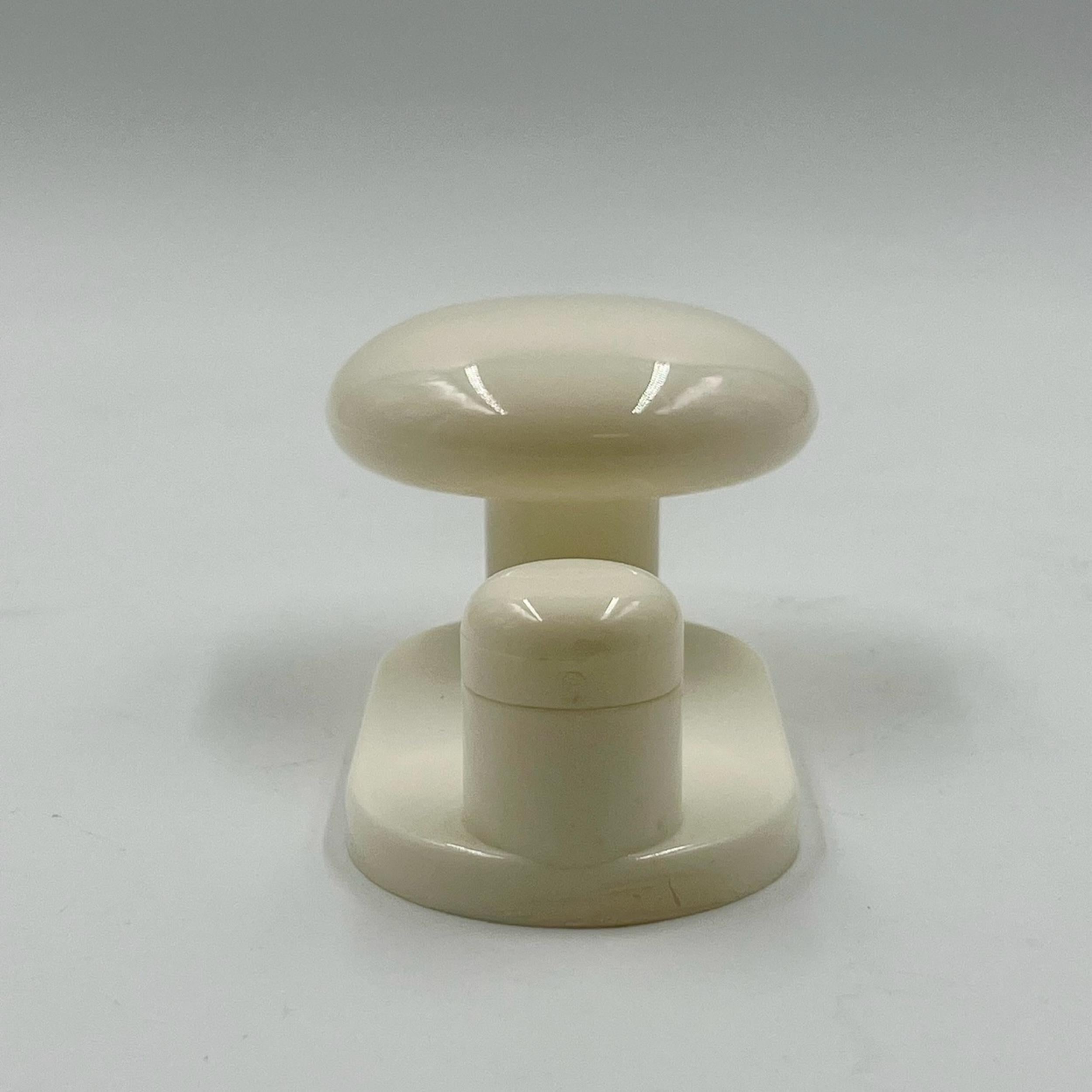 Space Age Vintage Coat Hooks in White Plastic by Carlo Bartoli for Con&Con, 70s - Set of 4