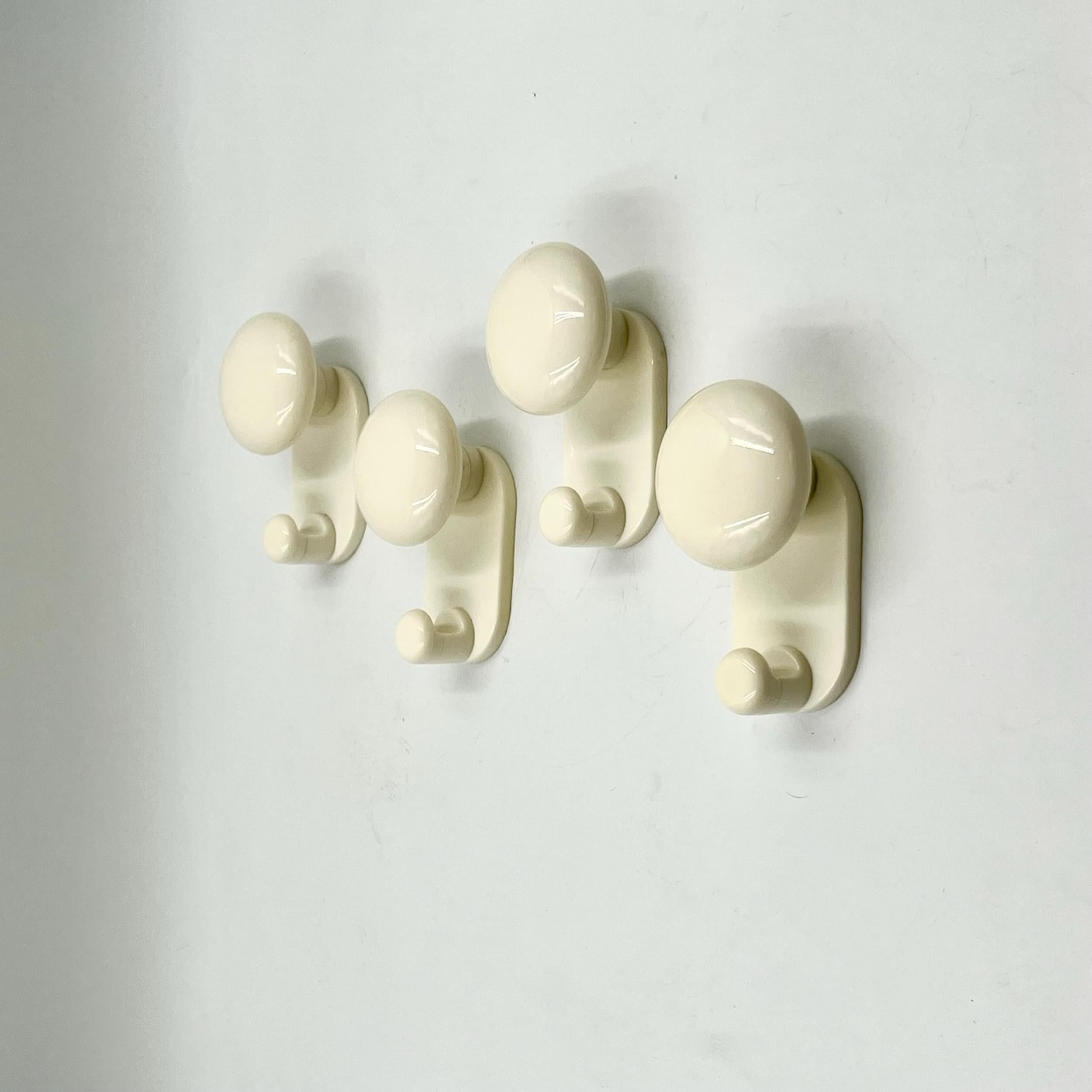 Late 20th Century Vintage Coat Hooks in White Plastic by Carlo Bartoli for Con&Con, 70s - Set of 4