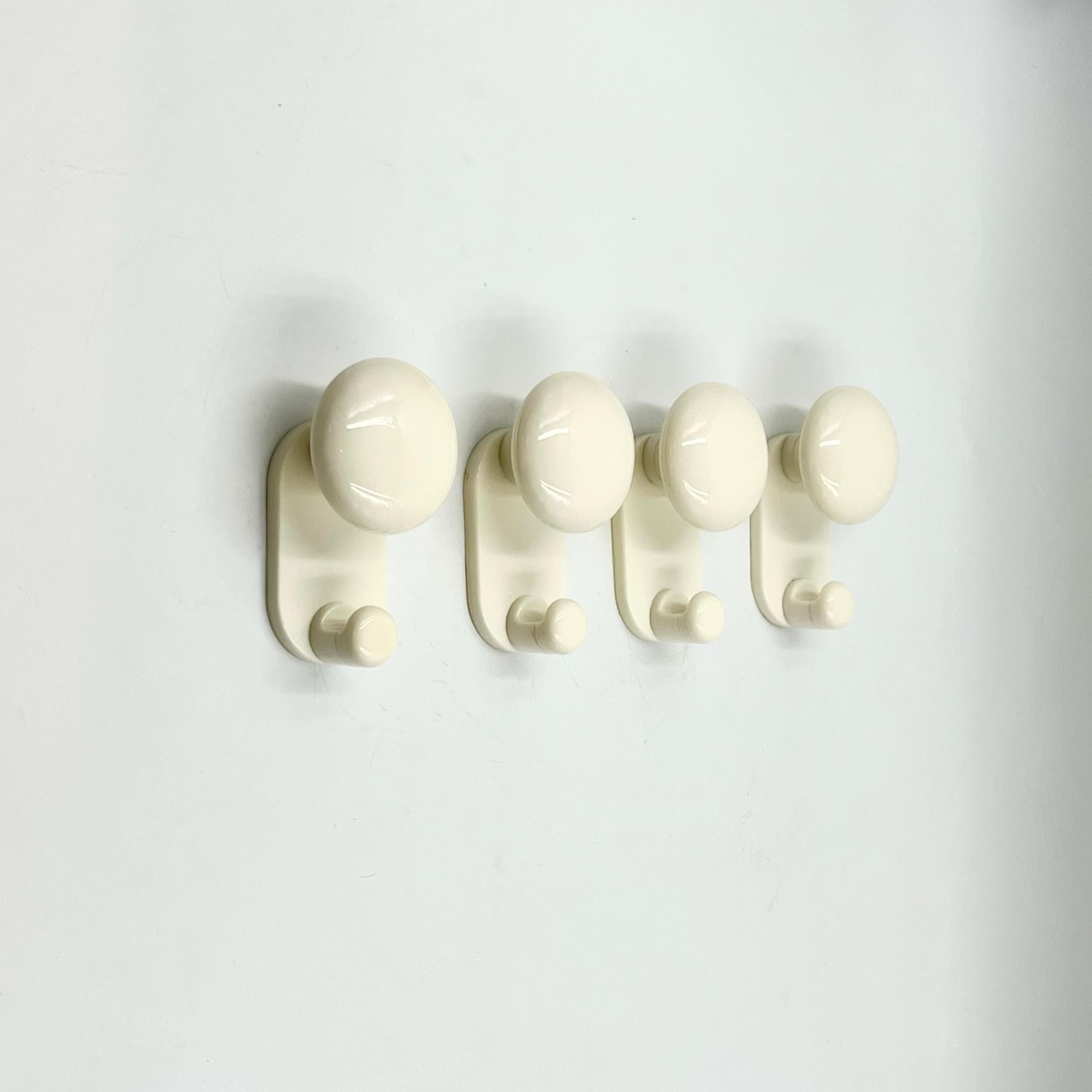 Vintage Coat Hooks in White Plastic by Carlo Bartoli for Con&Con, 70s - Set of 4 1