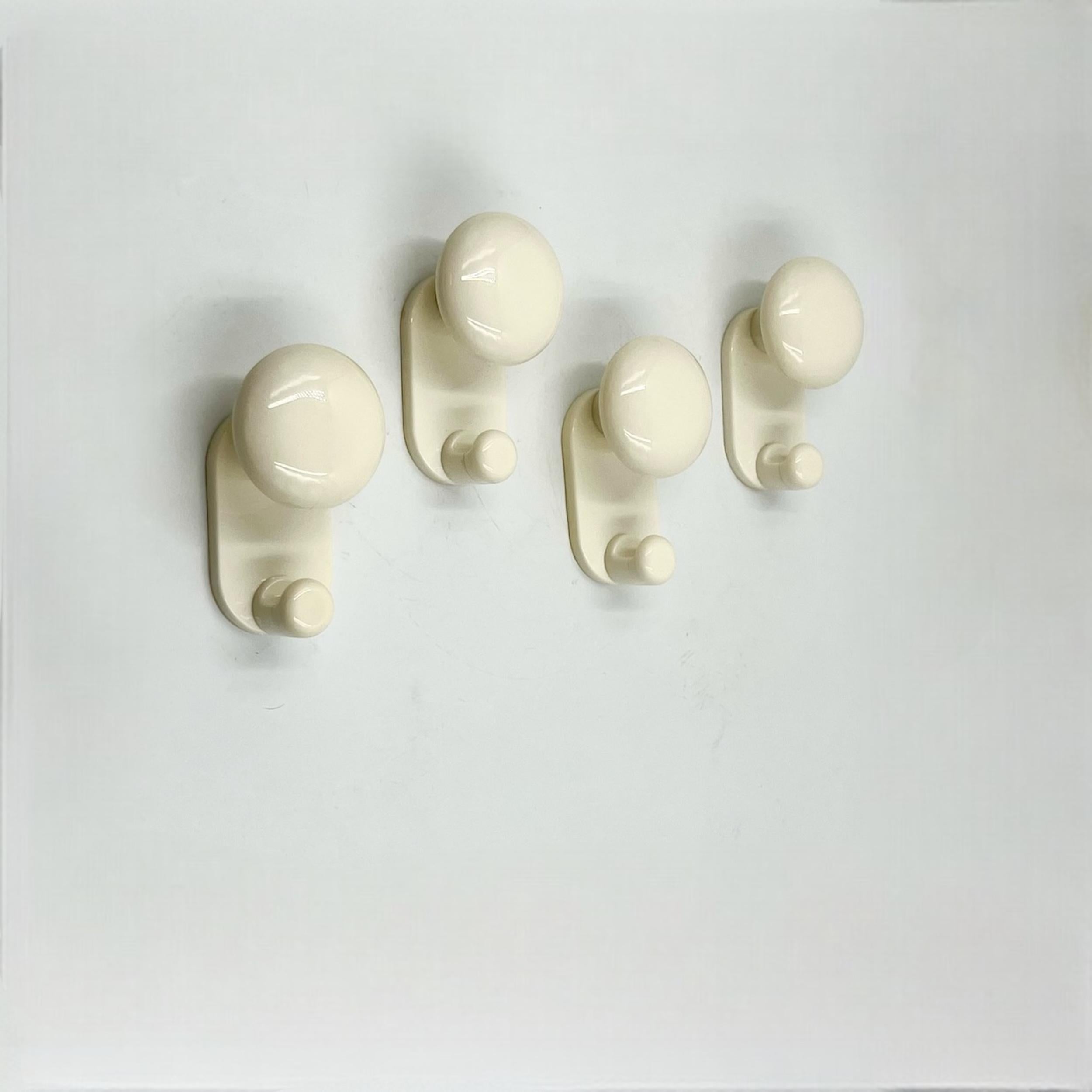 Vintage Coat Hooks in White Plastic by Carlo Bartoli for Con&Con, 70s - Set of 4 3