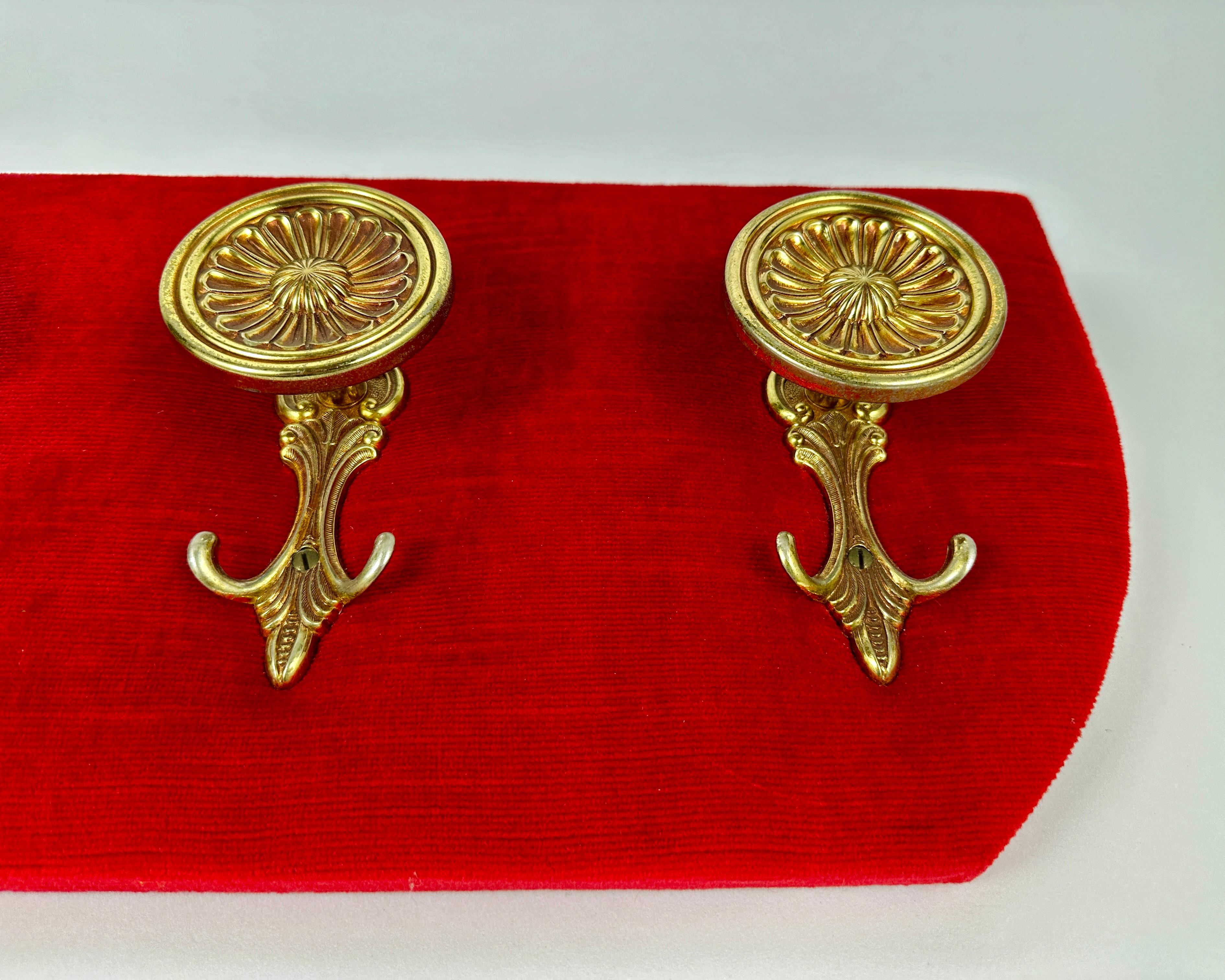 Vintage Coat Rack Bronze Clothes Hook, France, 1970s In Excellent Condition For Sale In Bastogne, BE