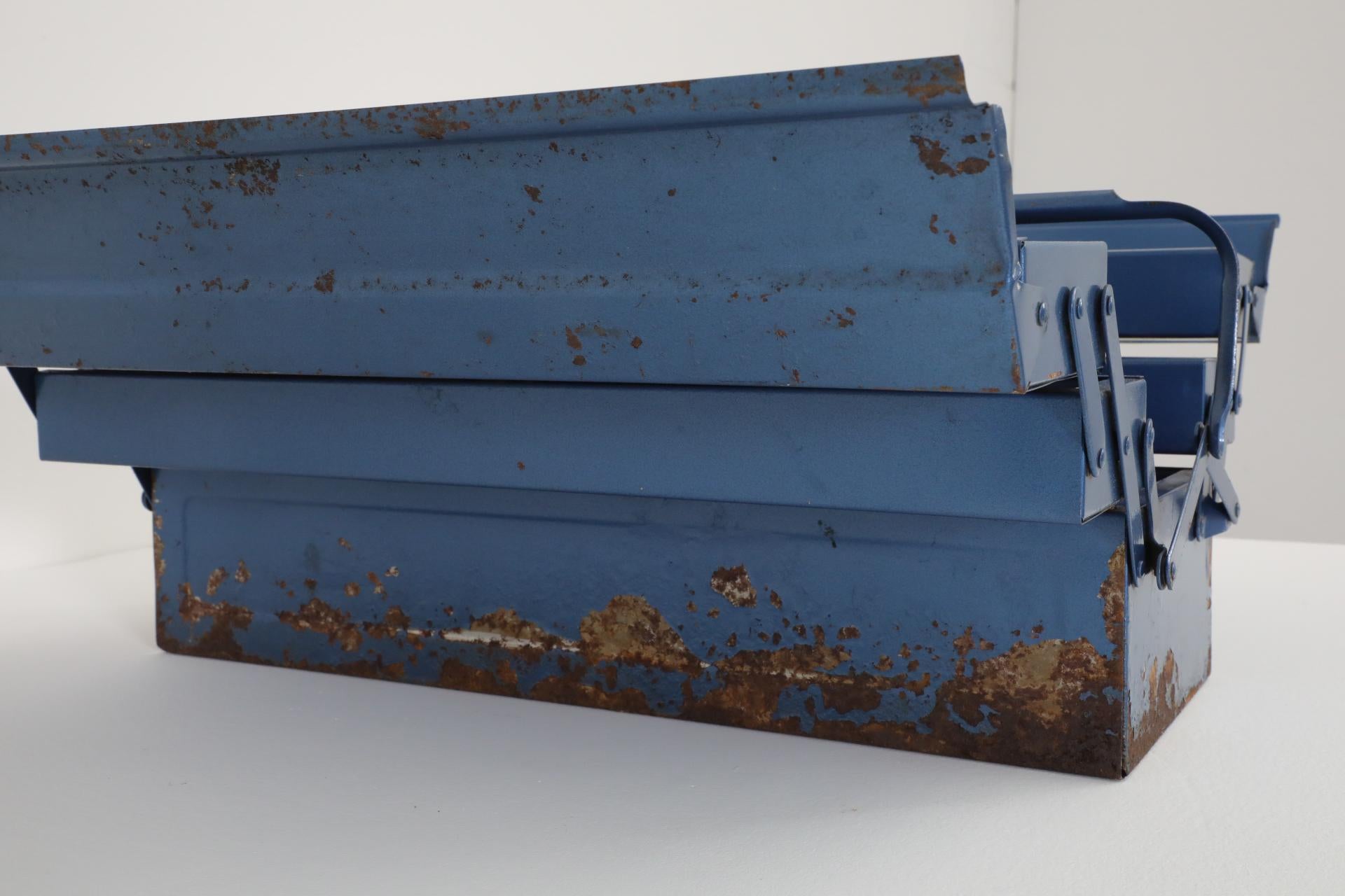 Vintage Cobalt Blue Metal Tool or Tackle Box For Sale 4