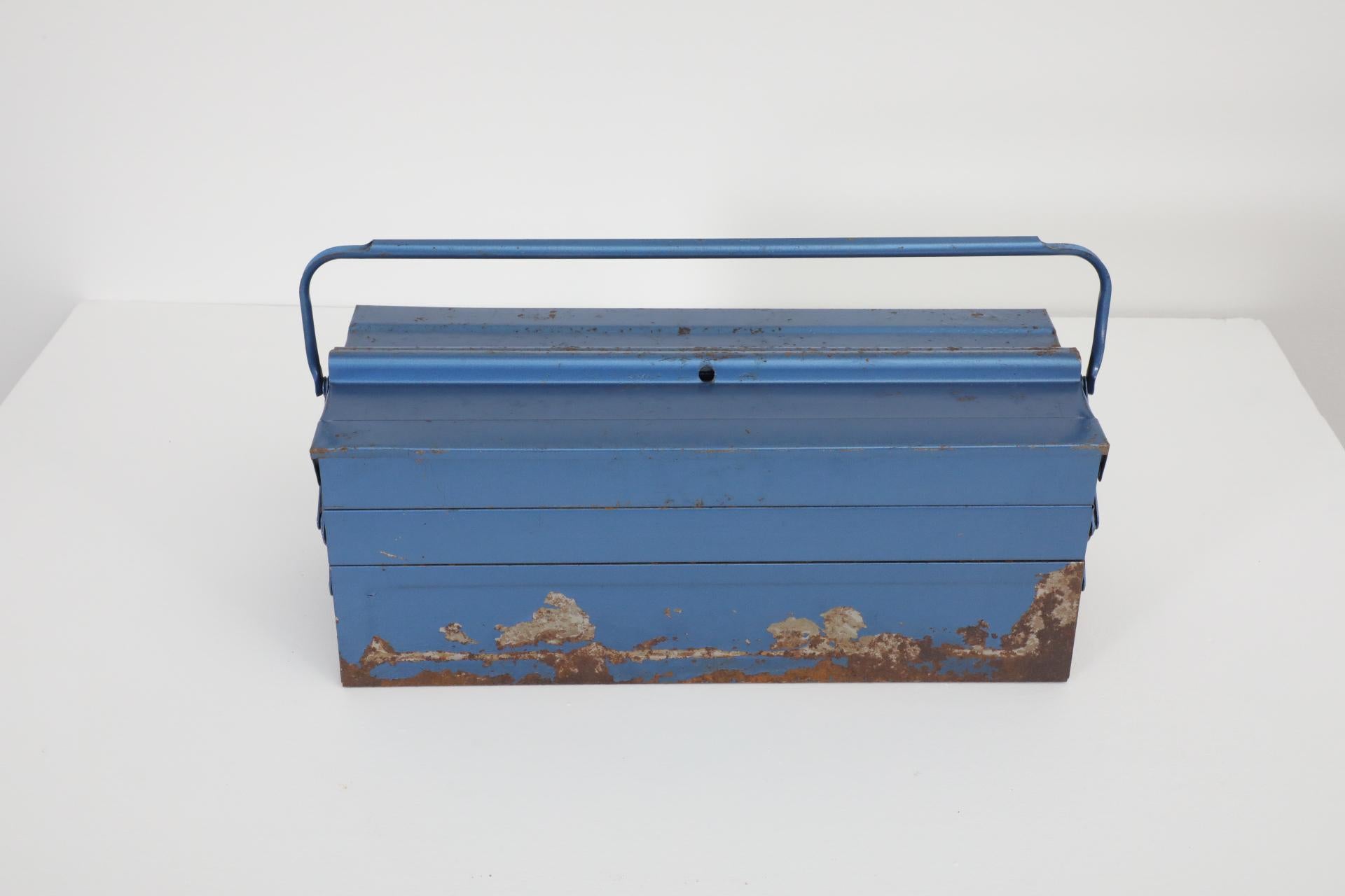 Vintage Cobalt Blue Metal Tool or Tackle Box For Sale 9