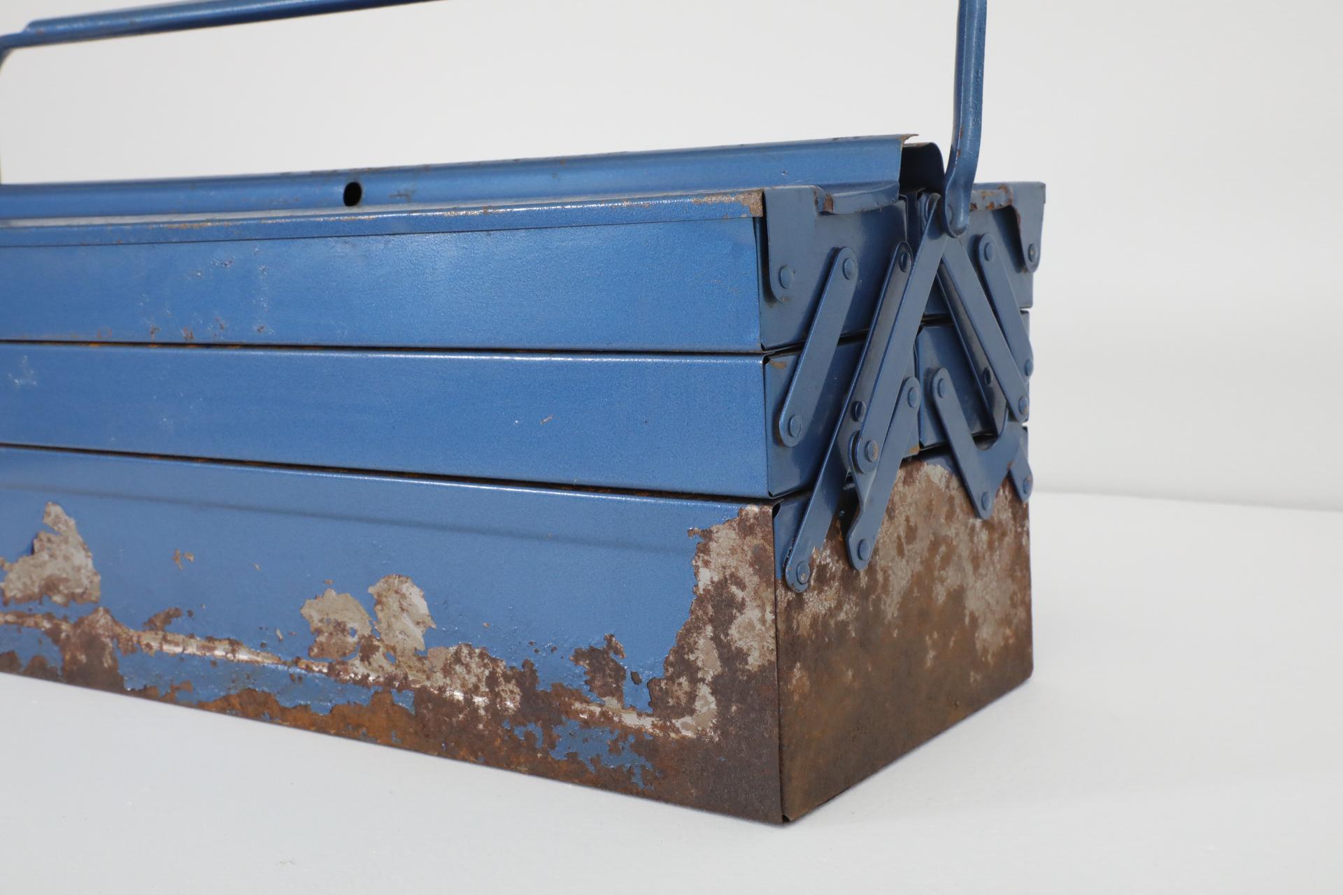 Vintage Cobalt Blue Metal Tool or Tackle Box For Sale 10