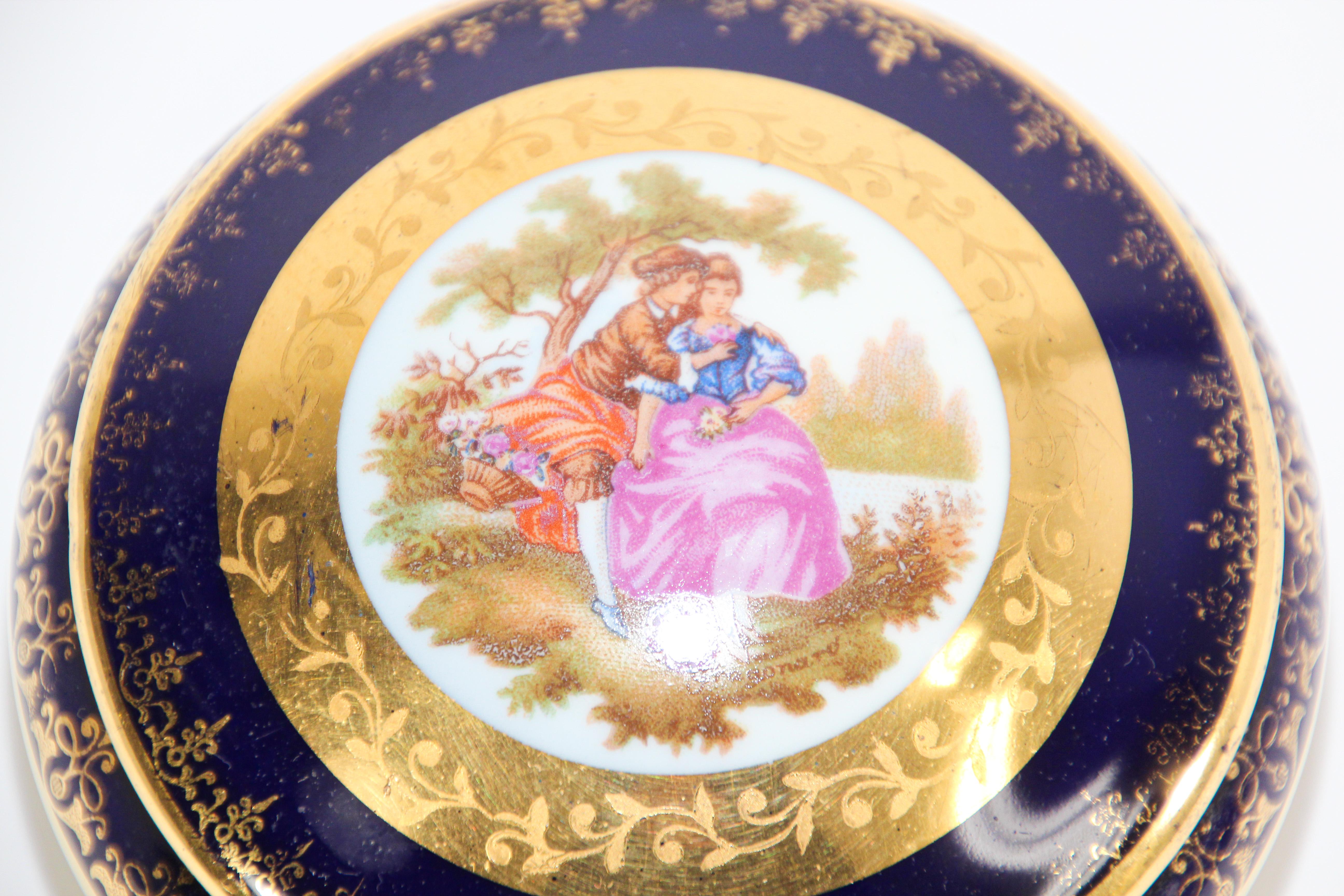 Louis XVI Boîte à bijoux vintage en or 22 carats bleu cobalt de Royal Limoges, France en vente