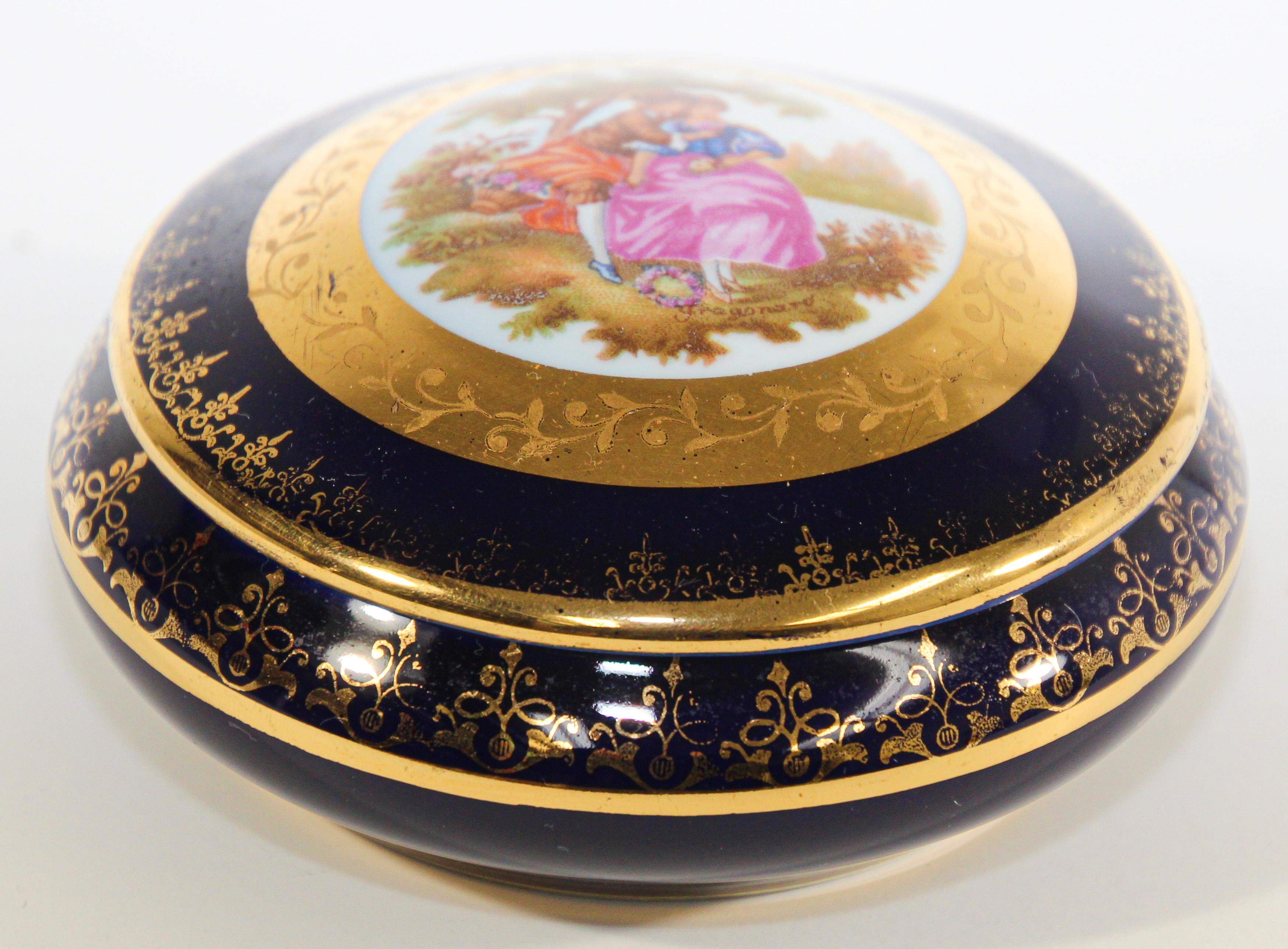 Boîte à bijoux vintage en or 22 carats bleu cobalt de Royal Limoges, France en vente 1