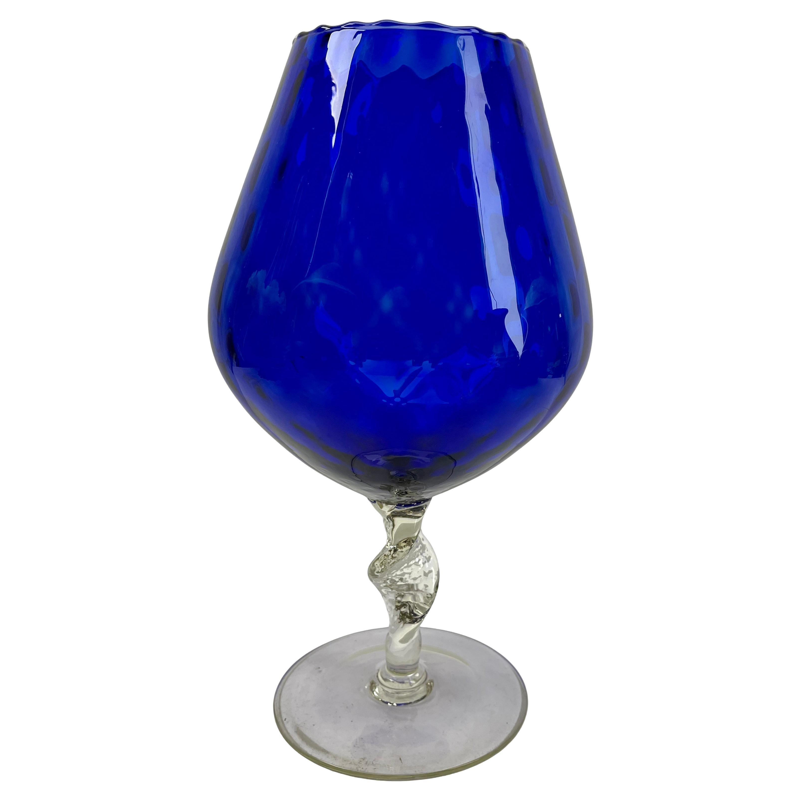 Vaso opalino italiano cobalto opalescente d'epoca su piede da Firenze, anni '60 In condizioni buone in vendita a Verviers, BE