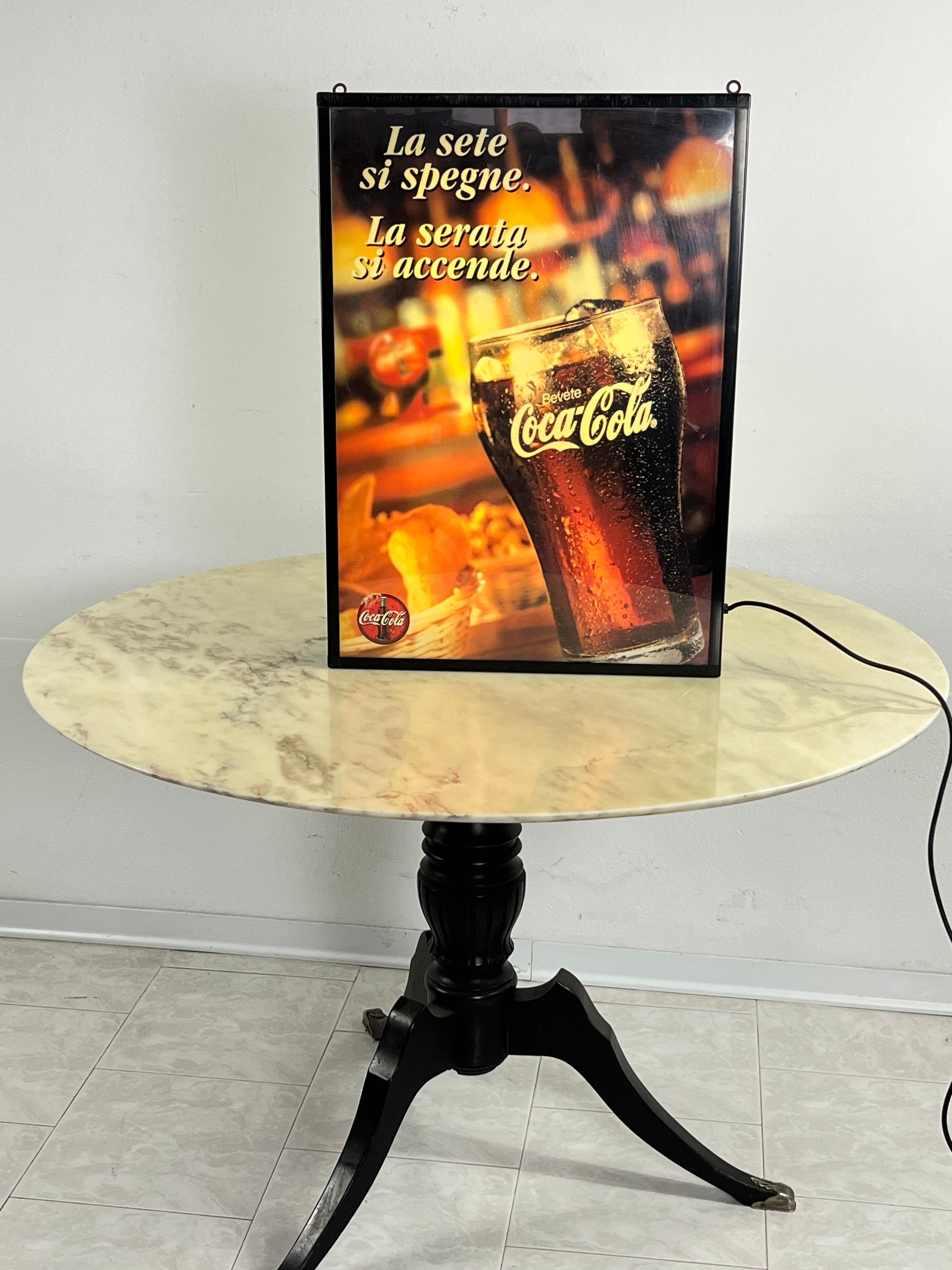 Vintage Coca Cola  backlit advertising panel 1980s.
It can also be hung because it has hooks.
Metal structure.
Intact and in good condition.