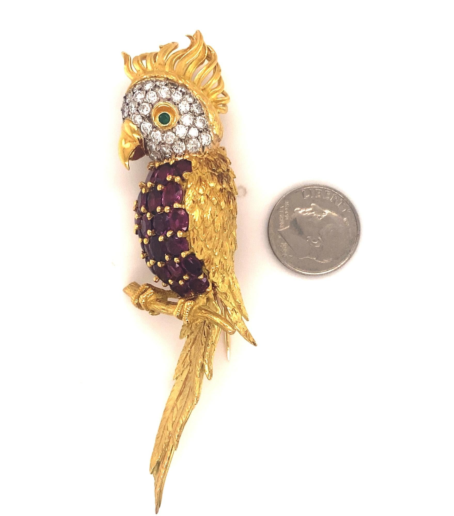 Vintage Cockatoo Ruby Diamond and Emerald Brooch 18K Yellow Gold In Excellent Condition For Sale In Woodland Hills, CA