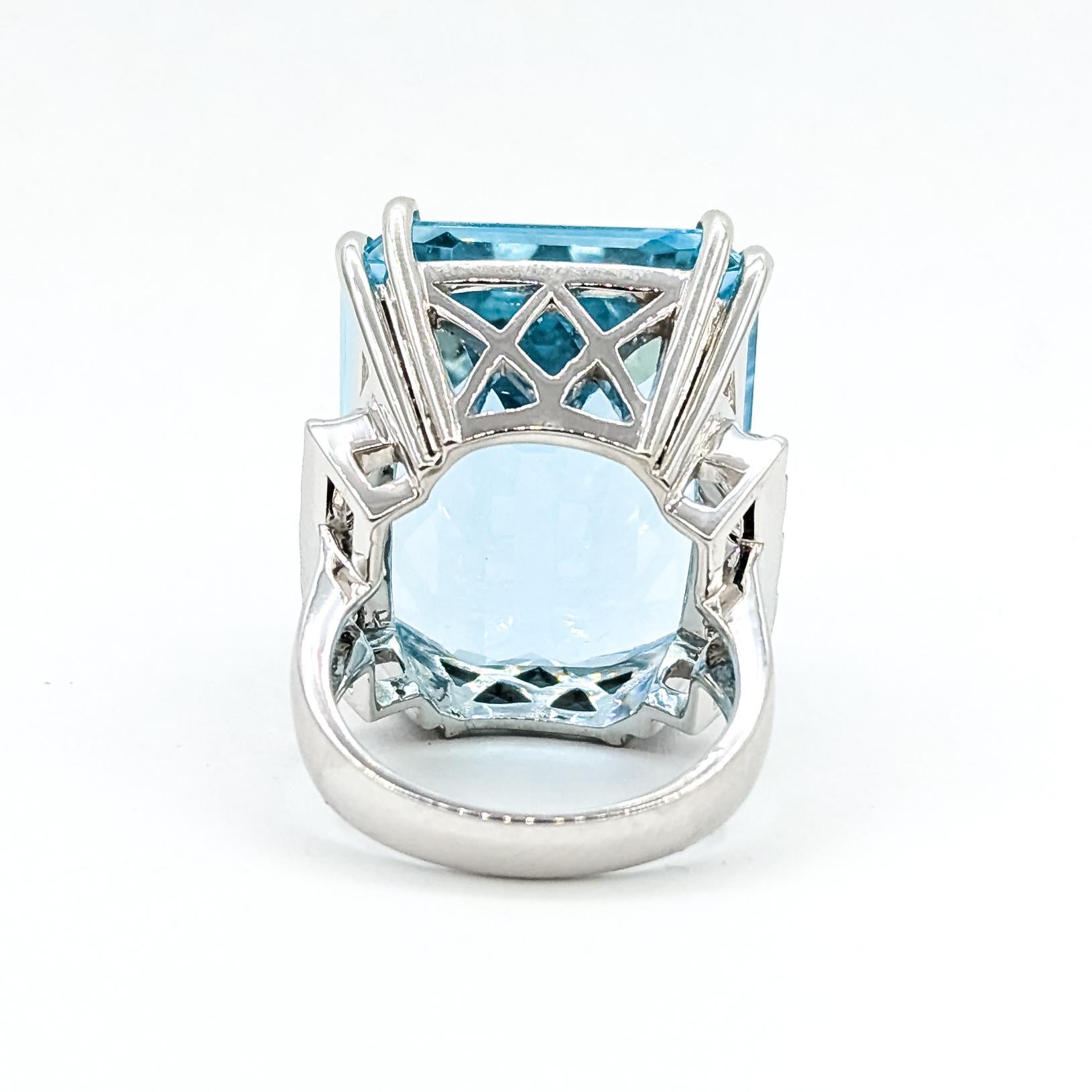 Anello cocktail vintage con acquamarina e diamanti in 18 carati in vendita 2