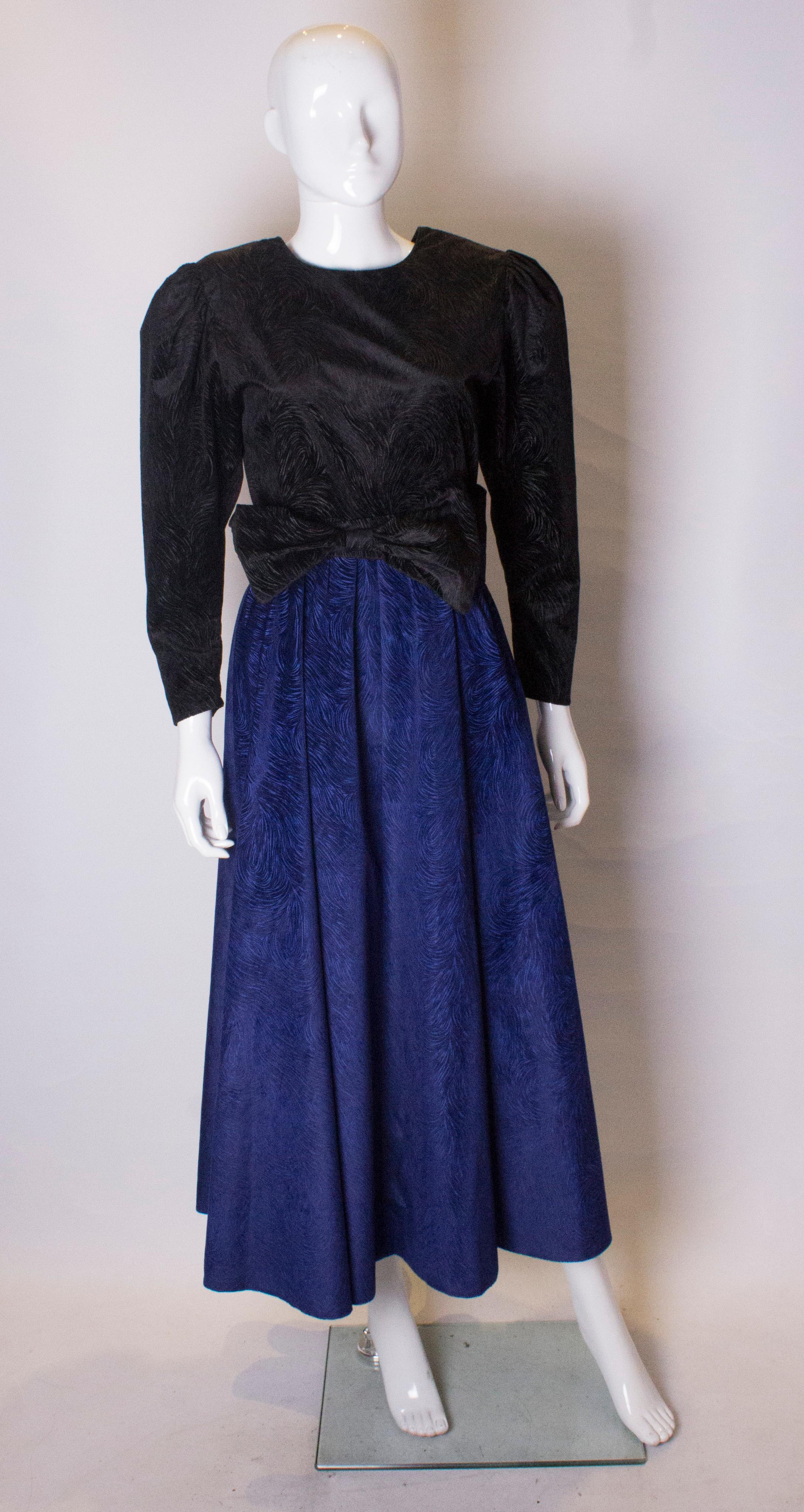 A great cocktail dress by Irish designer Hagarty. In a lovely devorre like fabric the dress has  a v backline , gathered puff sleaves and a full skirt. 