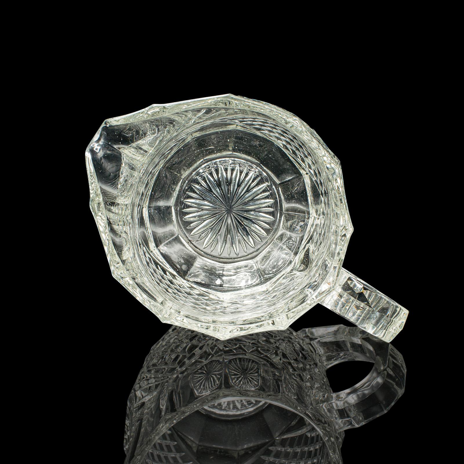 Vintage Cocktail Ausgießer, Englisch, geschliffenes Glas, Punschkrug, Mitte des Jahrhunderts, CIRCA 1960 (Geschliffenes Glas) im Angebot