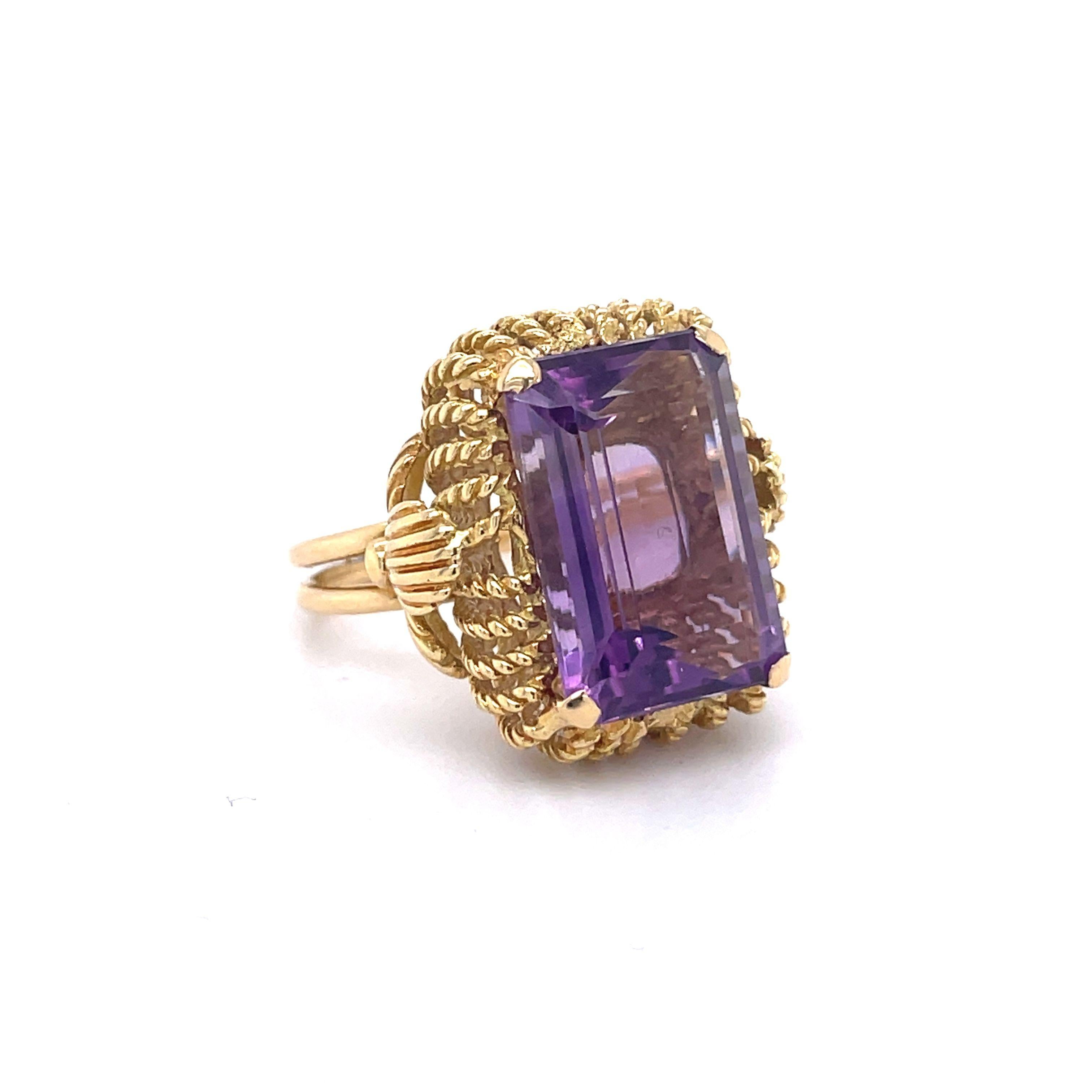 Retro Vintage Cocktail Ring, 10 Carat Emerald Cut Amethyst, Solid 18k Yellow Gold Ring For Sale