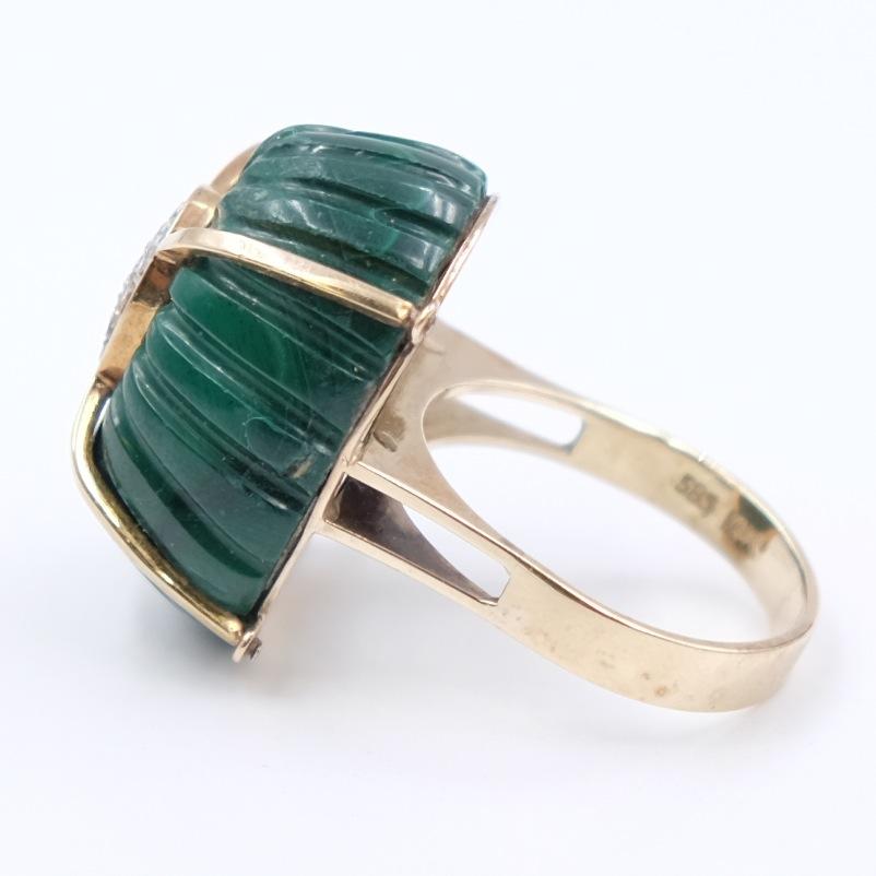 Vintage Cocktail Ring 14K Yellow Gold Diamonds Carved Malachite size 7-7.5 In Excellent Condition In Austin, TX